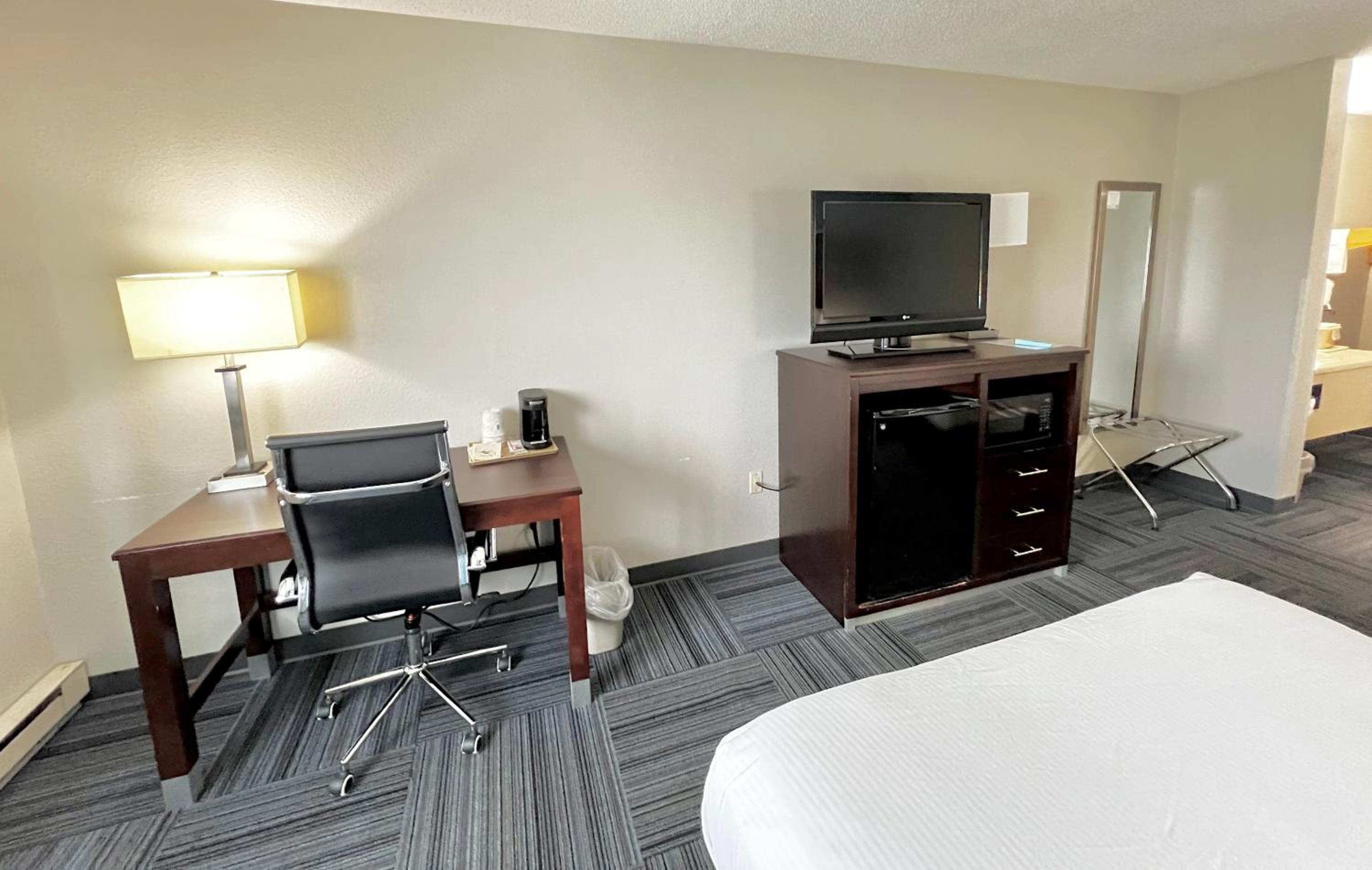 King Studio Suite - Non-Smoking - Photo 1