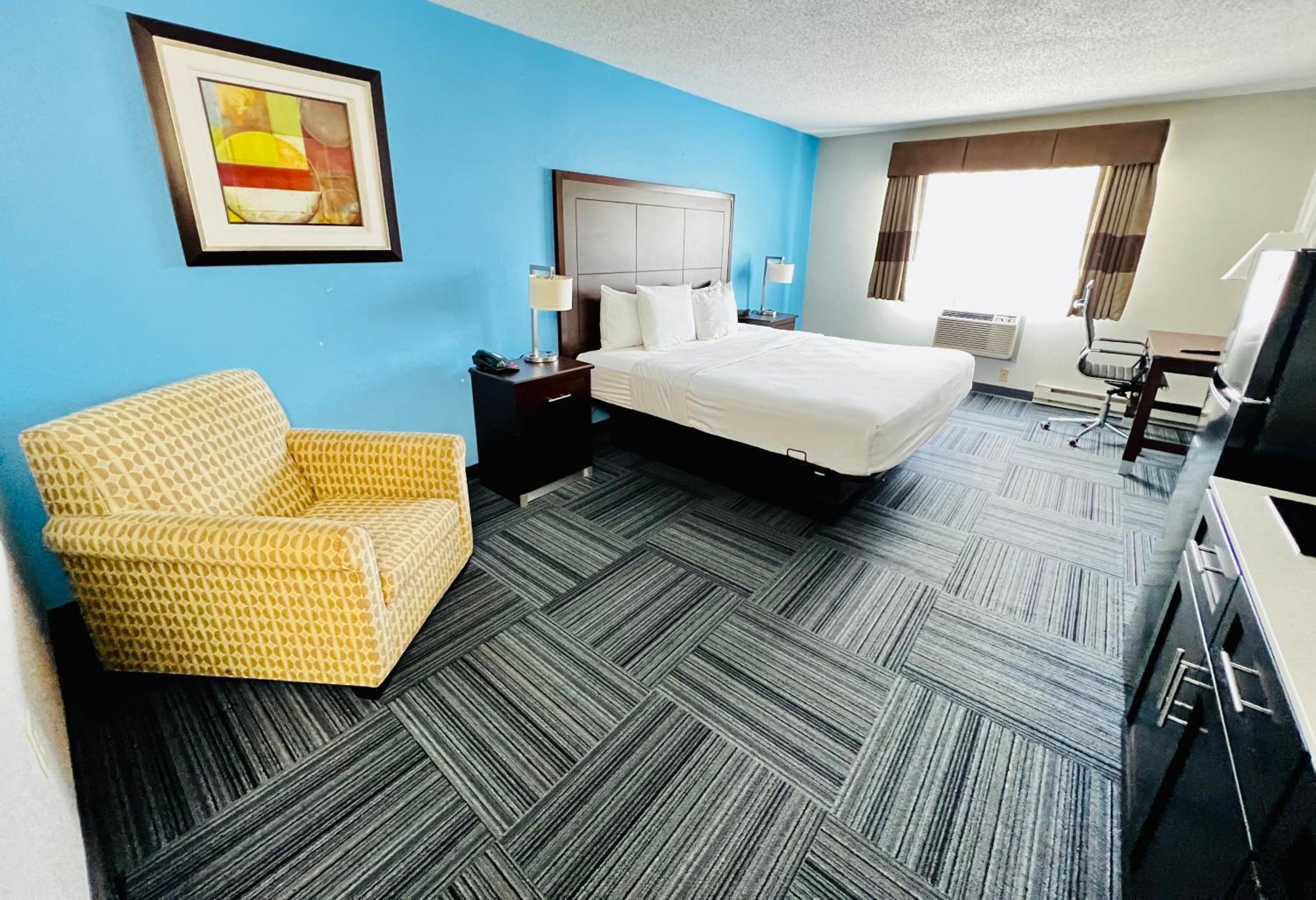 King Studio Suite - Non-Smoking - Photo 11