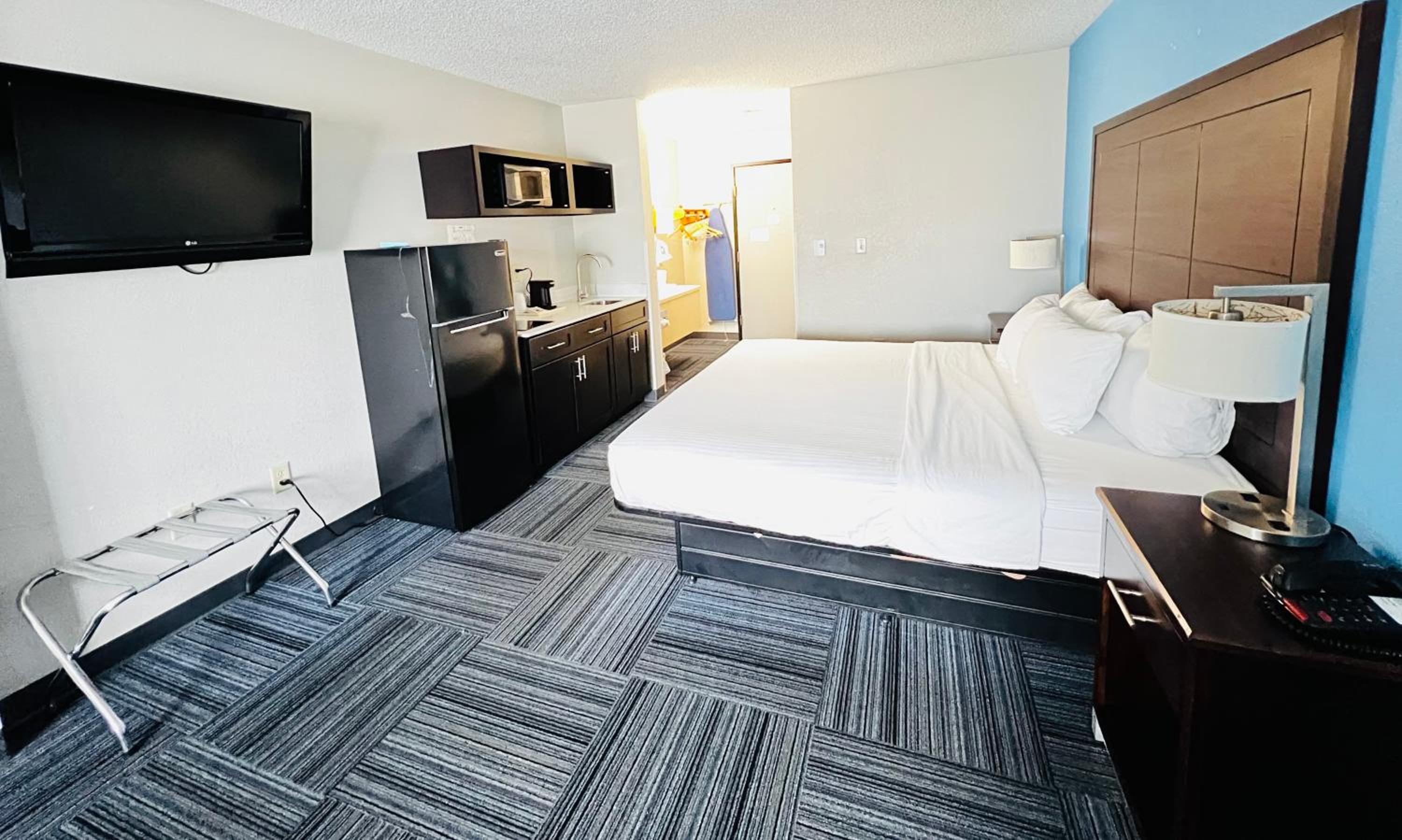 King Studio Suite - Non-Smoking - Photo 6