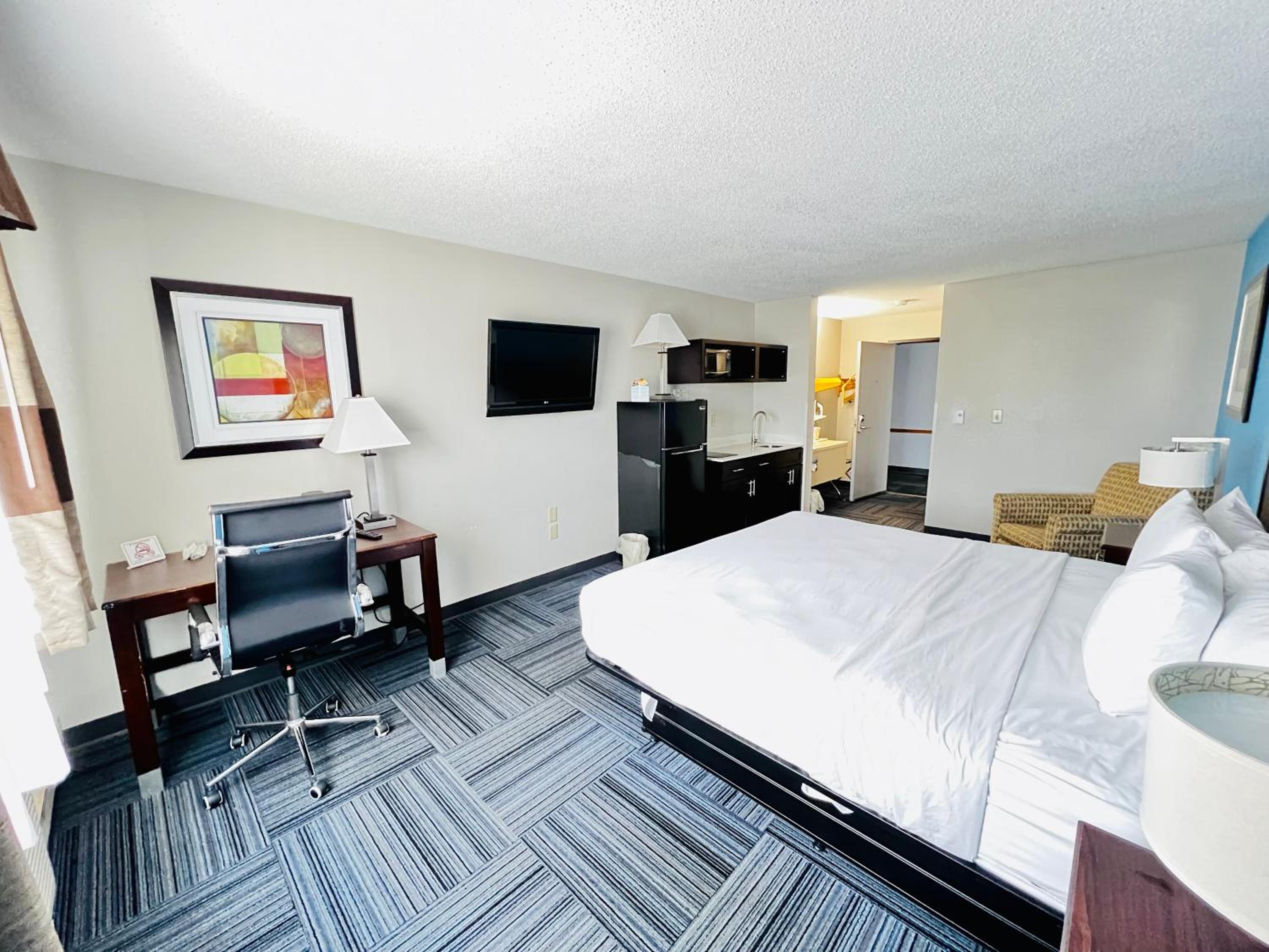 King Studio Suite - Non-Smoking - Photo 12