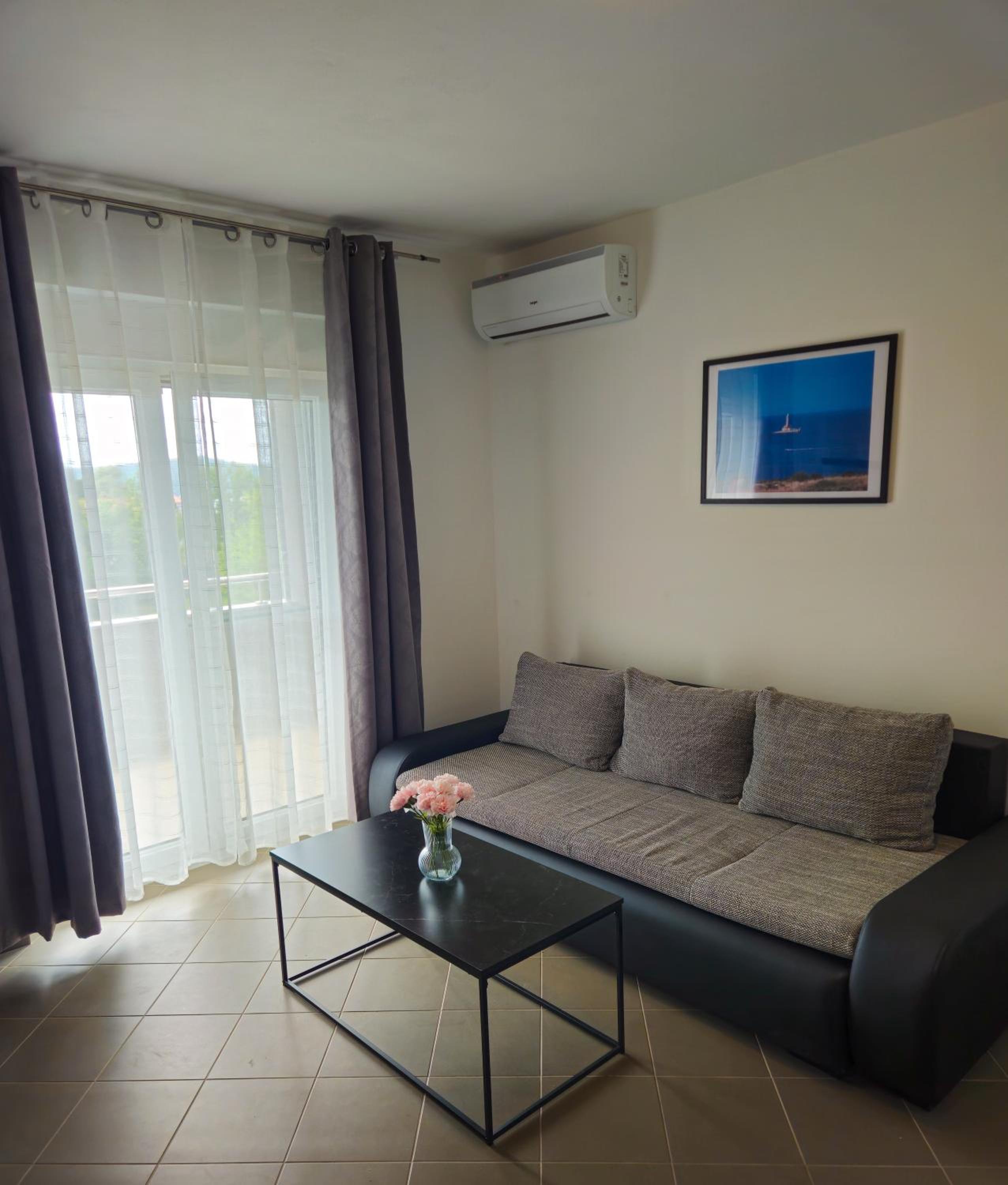 One-Bedroom Apartment with Balcony and Sea View photo 1
