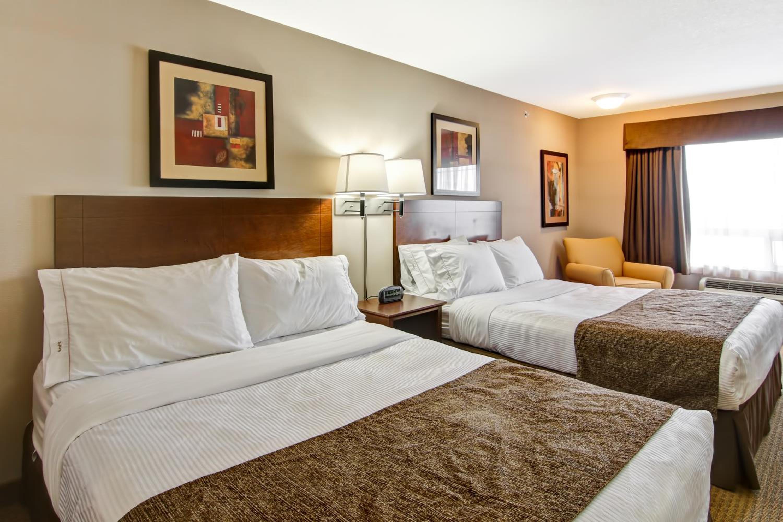 Standard Queen Room with Two Queen Beds photo 1