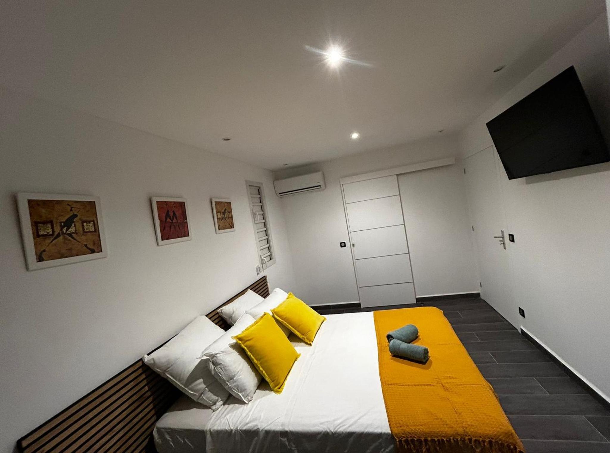 One-Bedroom House photo 1