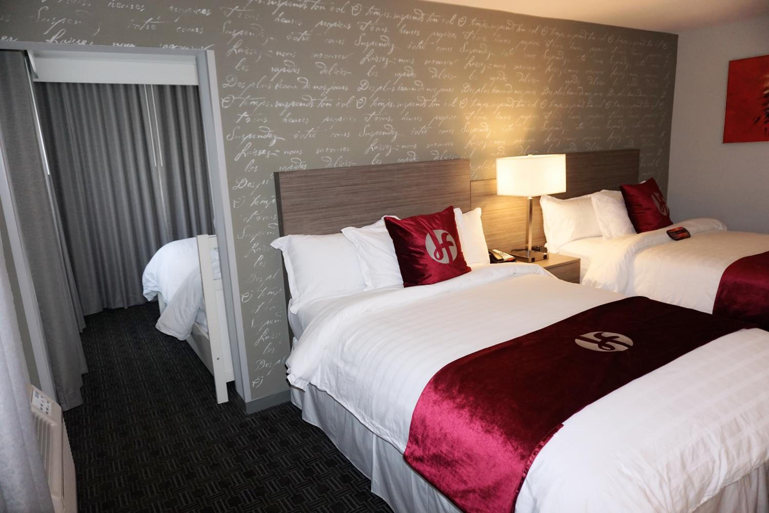 Two-Bedroom Suite with Two Double Beds and One Single Bed - Non-Smoking photo 3