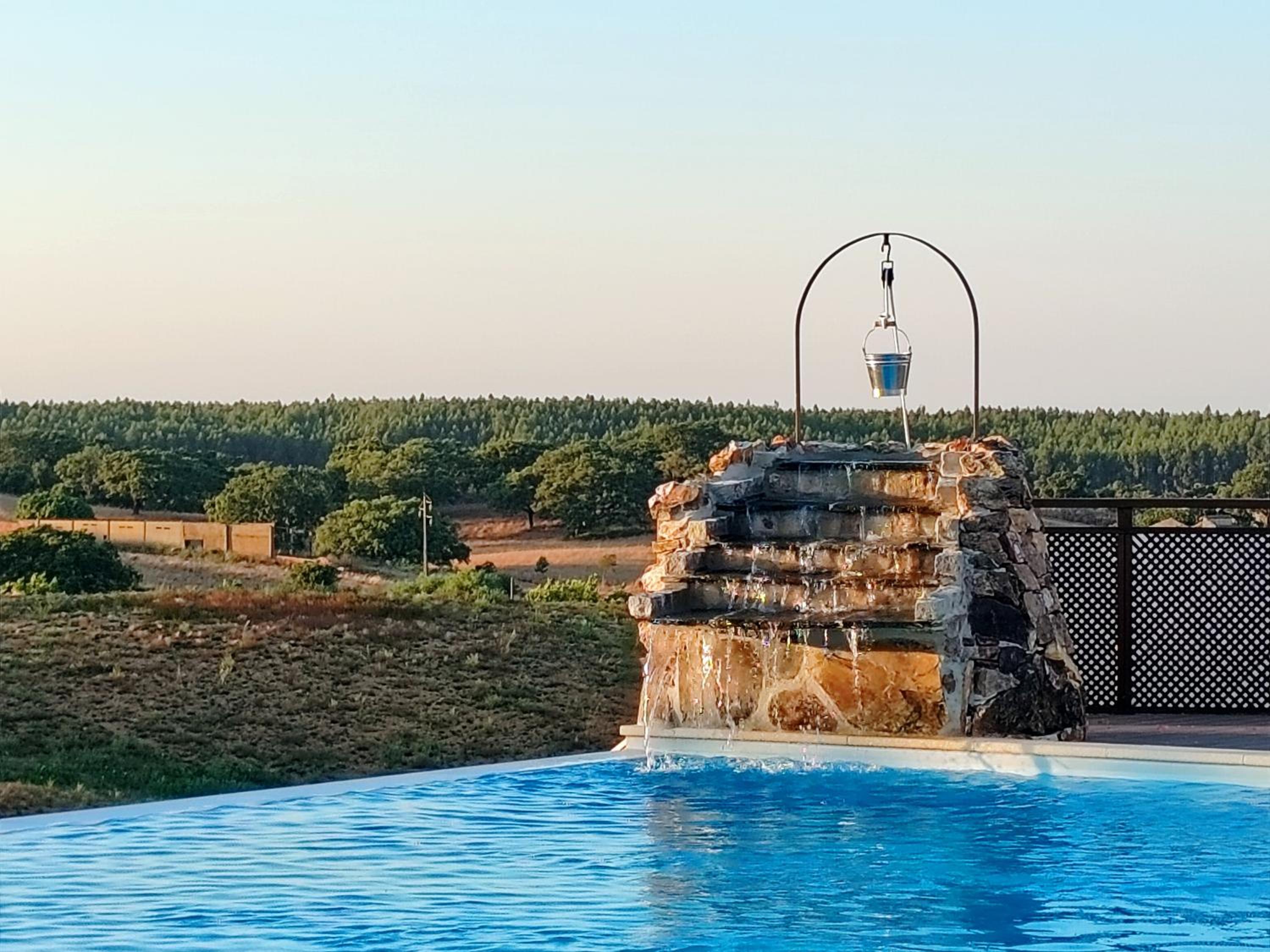 Double Room with Pool View - Photo 7