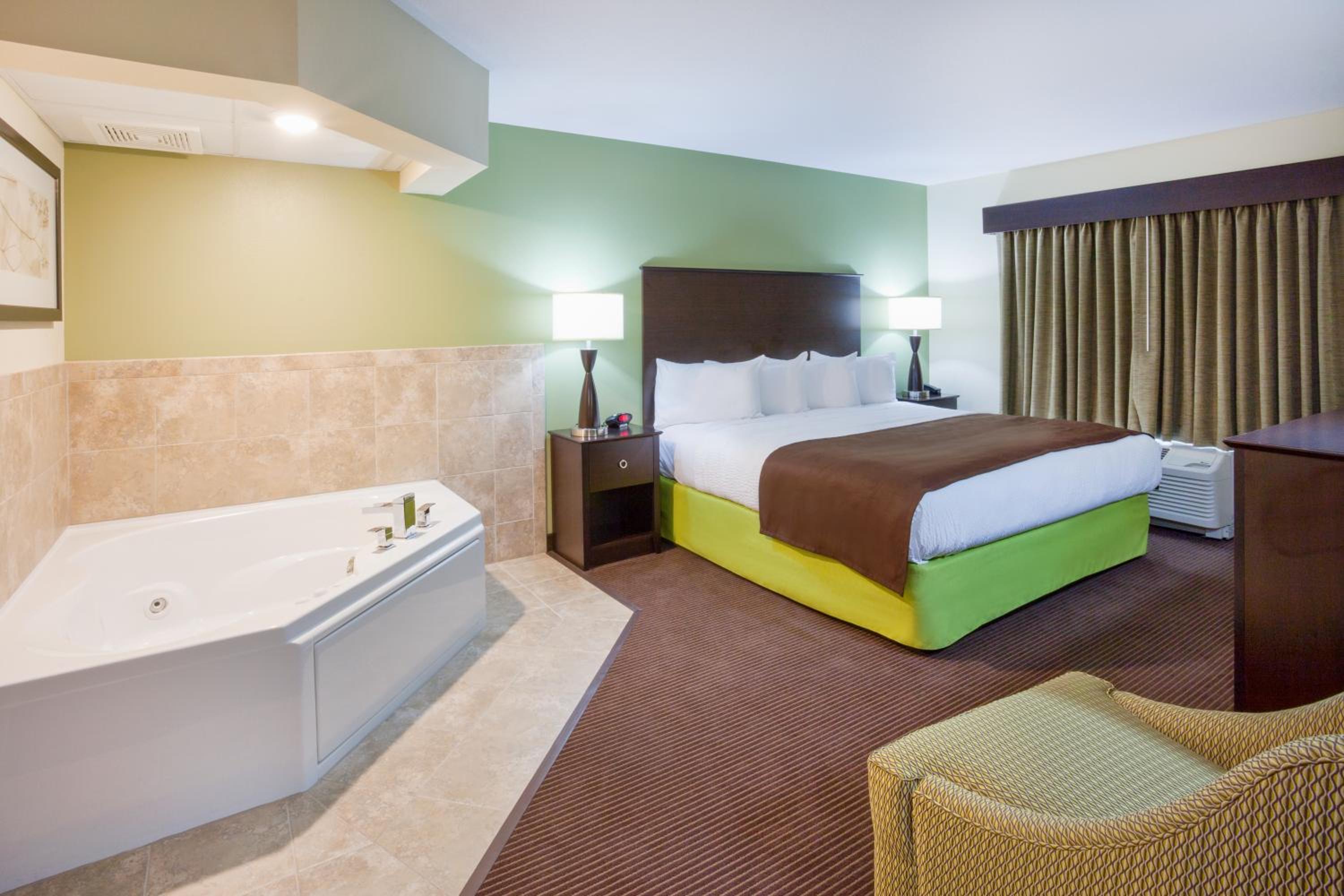 King Suite - Non-Smoking photo 1