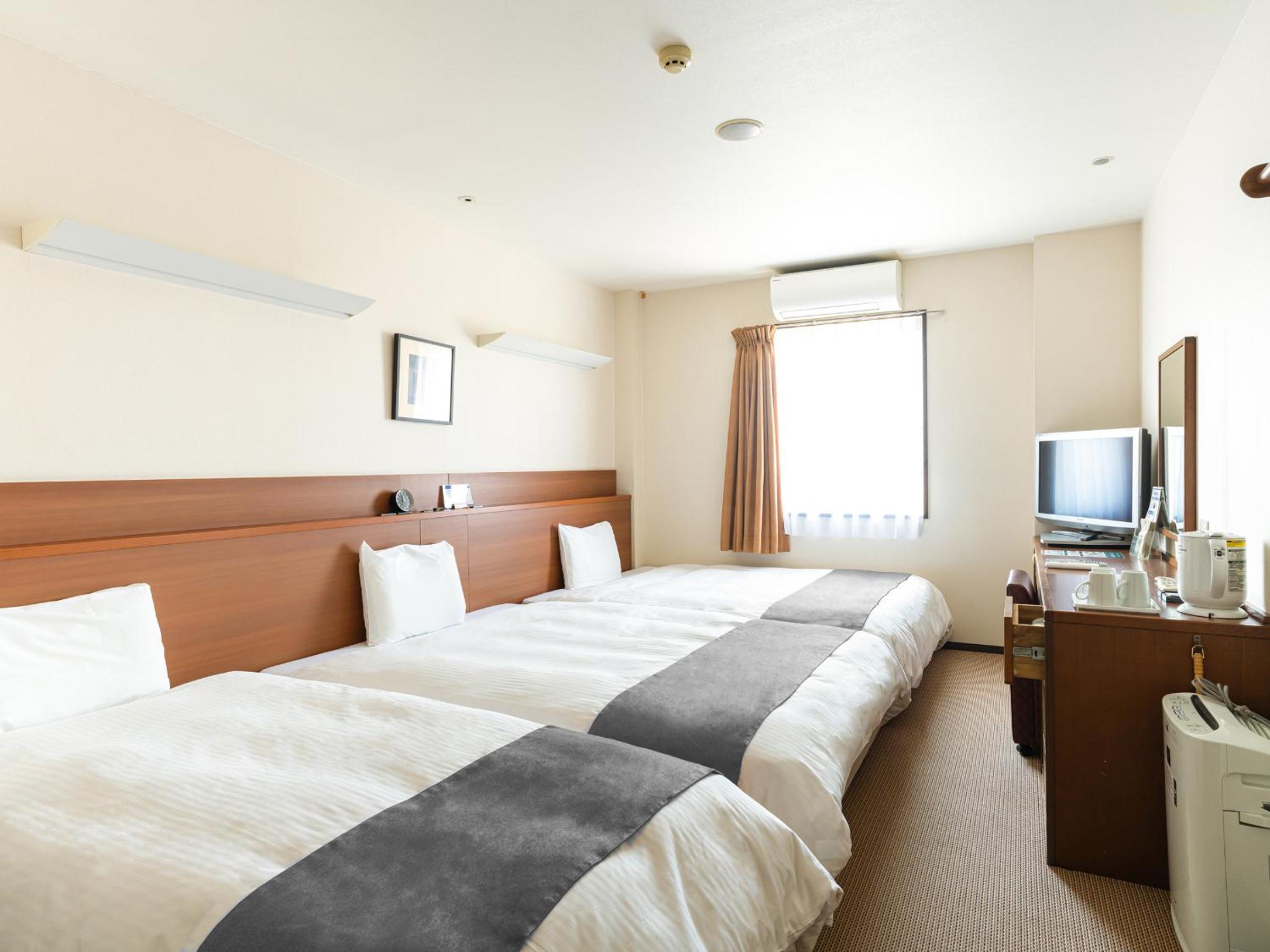Twin Room with Extra Bed - Smoking