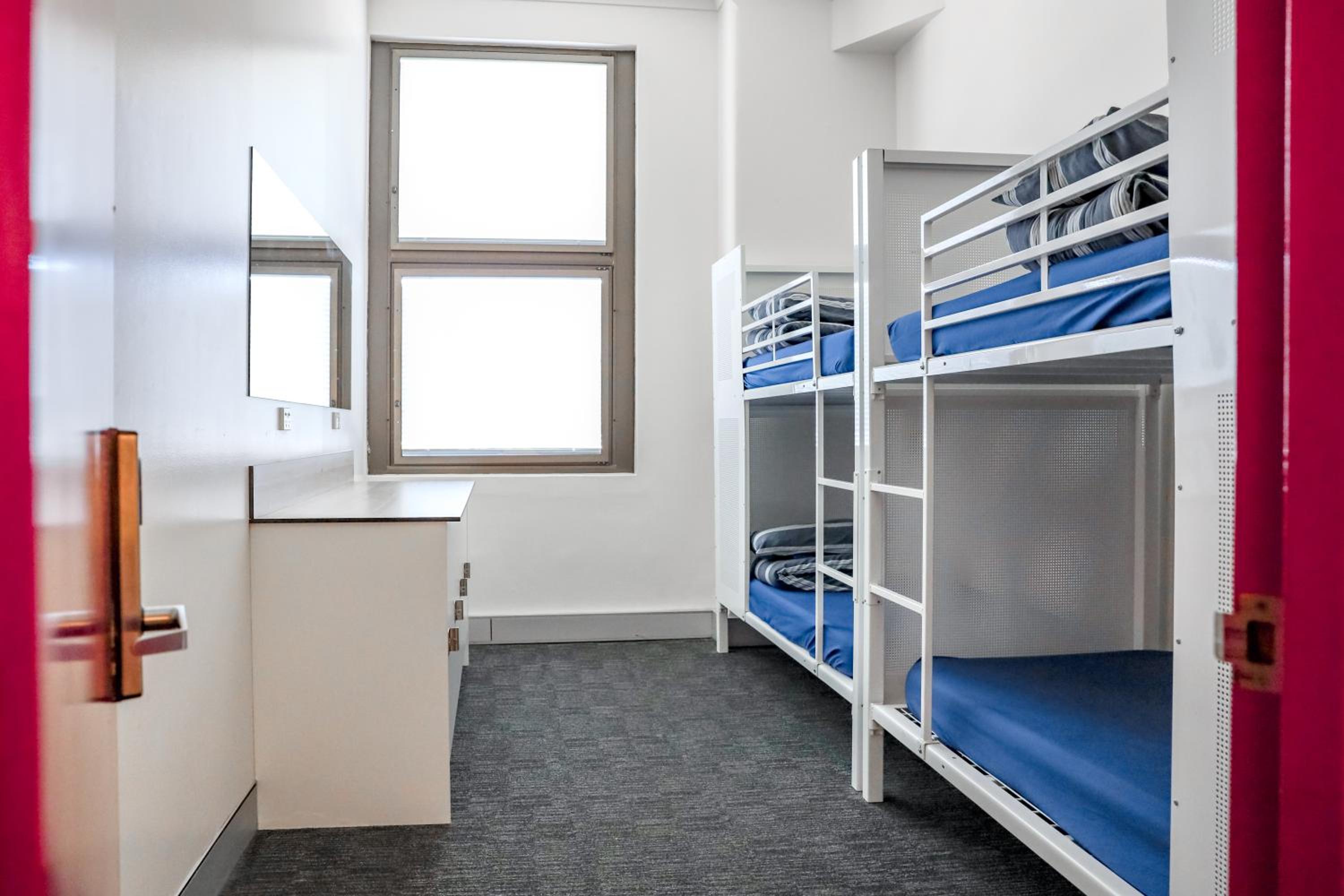 Bed in 4-Bed Mixed Dormitory Room with Shared Bathroom (age limit 18 - 40 years old only)