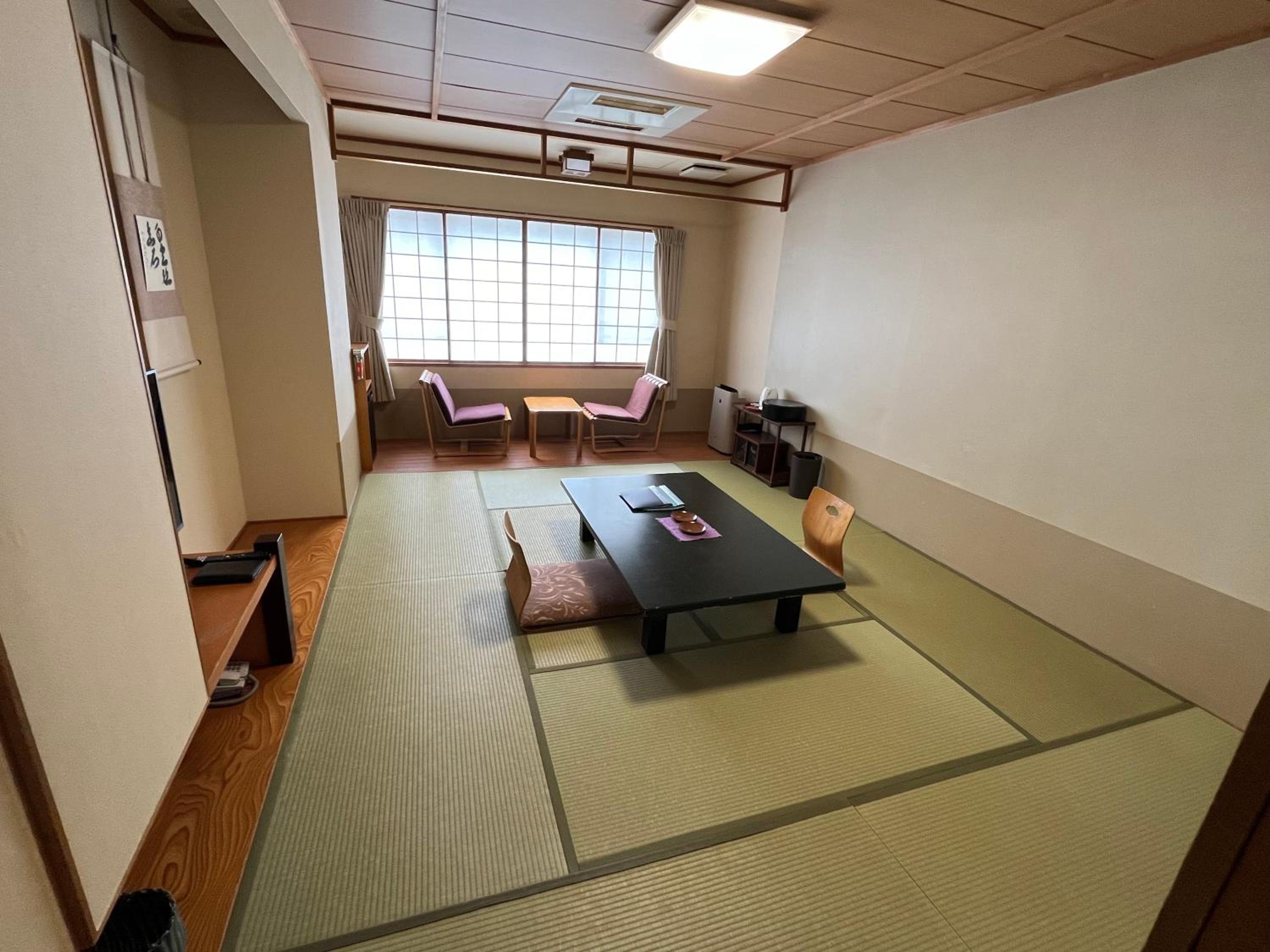 Japanese-Style Room with Shared Bathroom - Non-Smoking photo 3