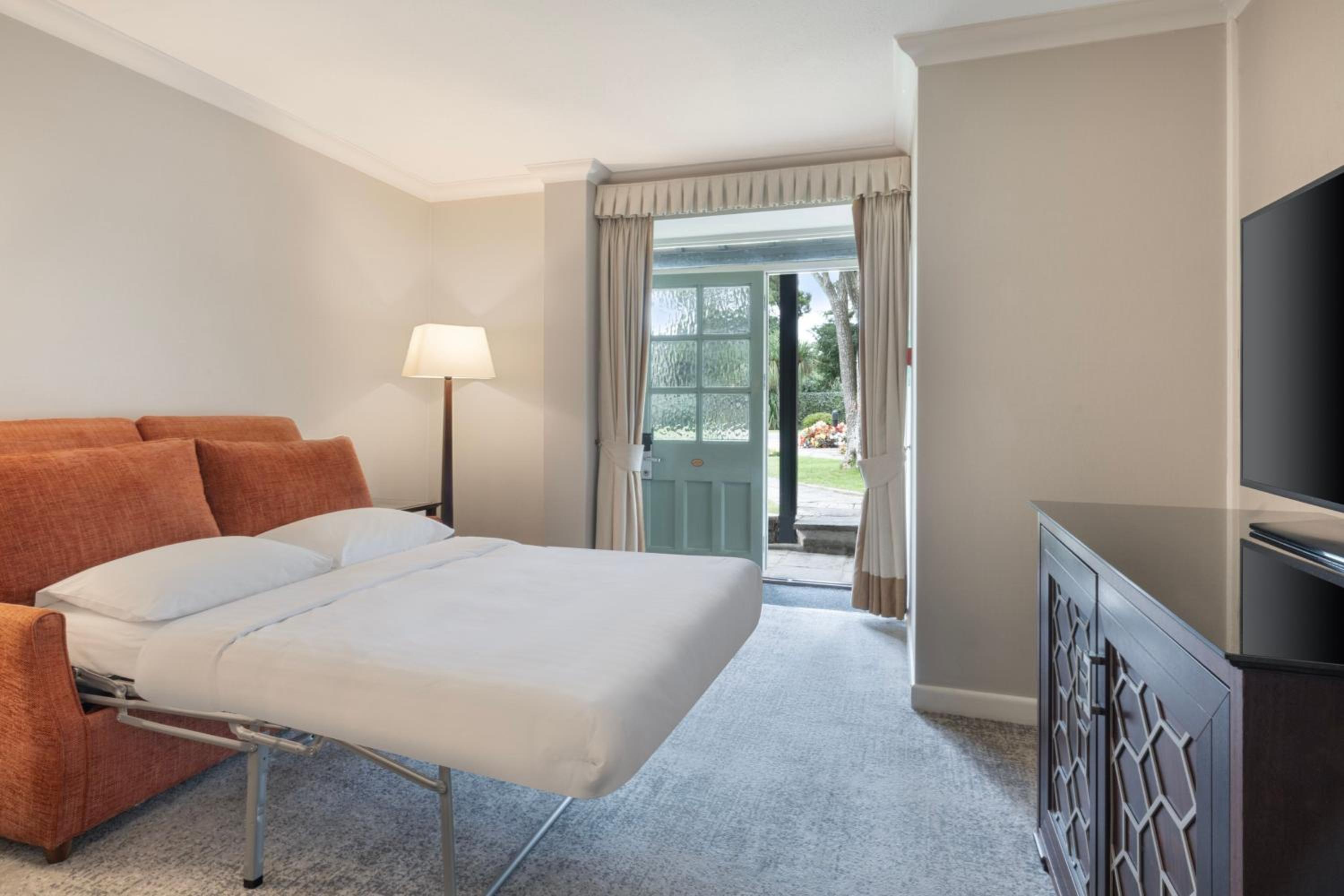 One-Bedroom King Suite with Sofa Bed - Photo 5