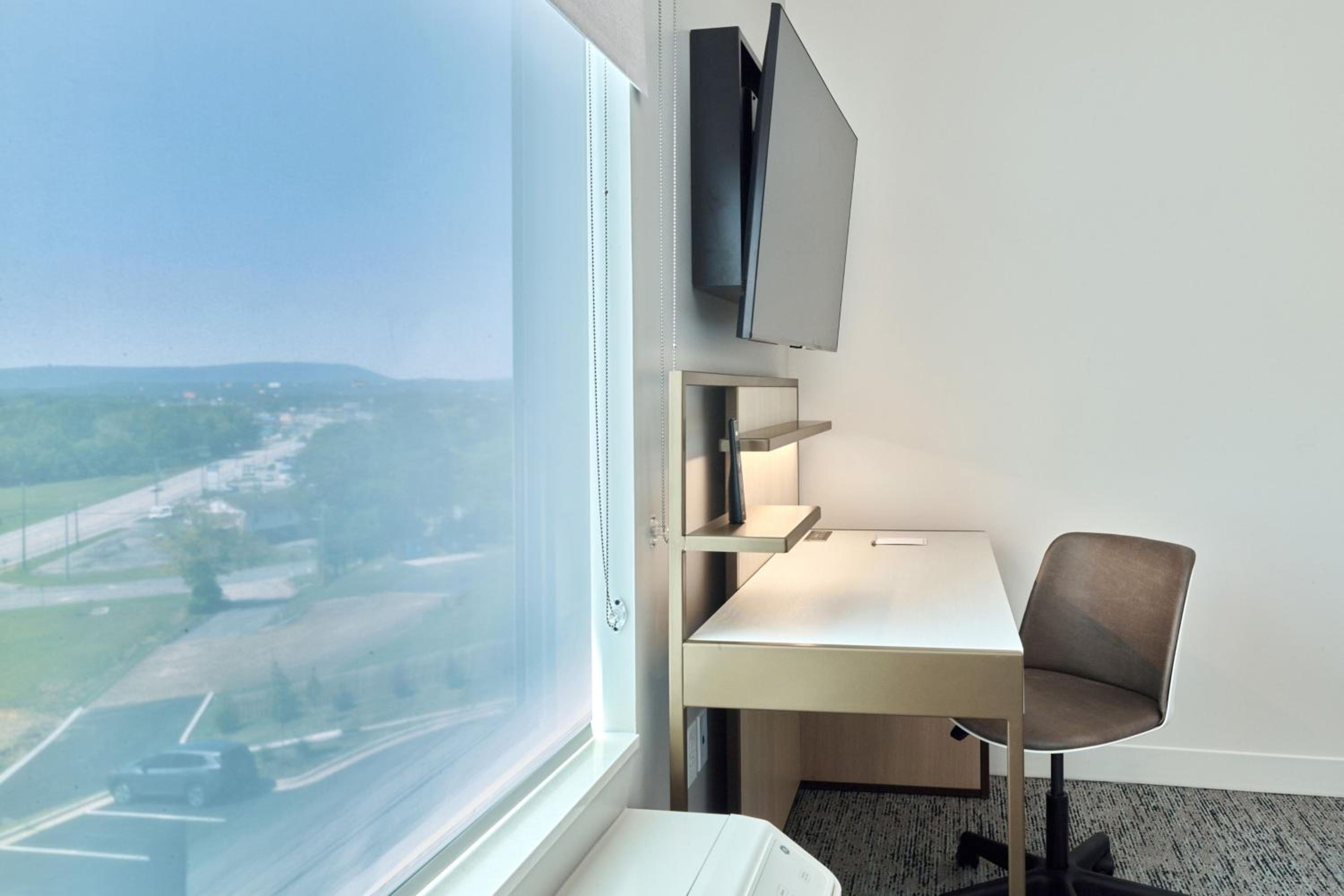 Queen Studio with Two Queen Beds and Mountain View - Photo 6