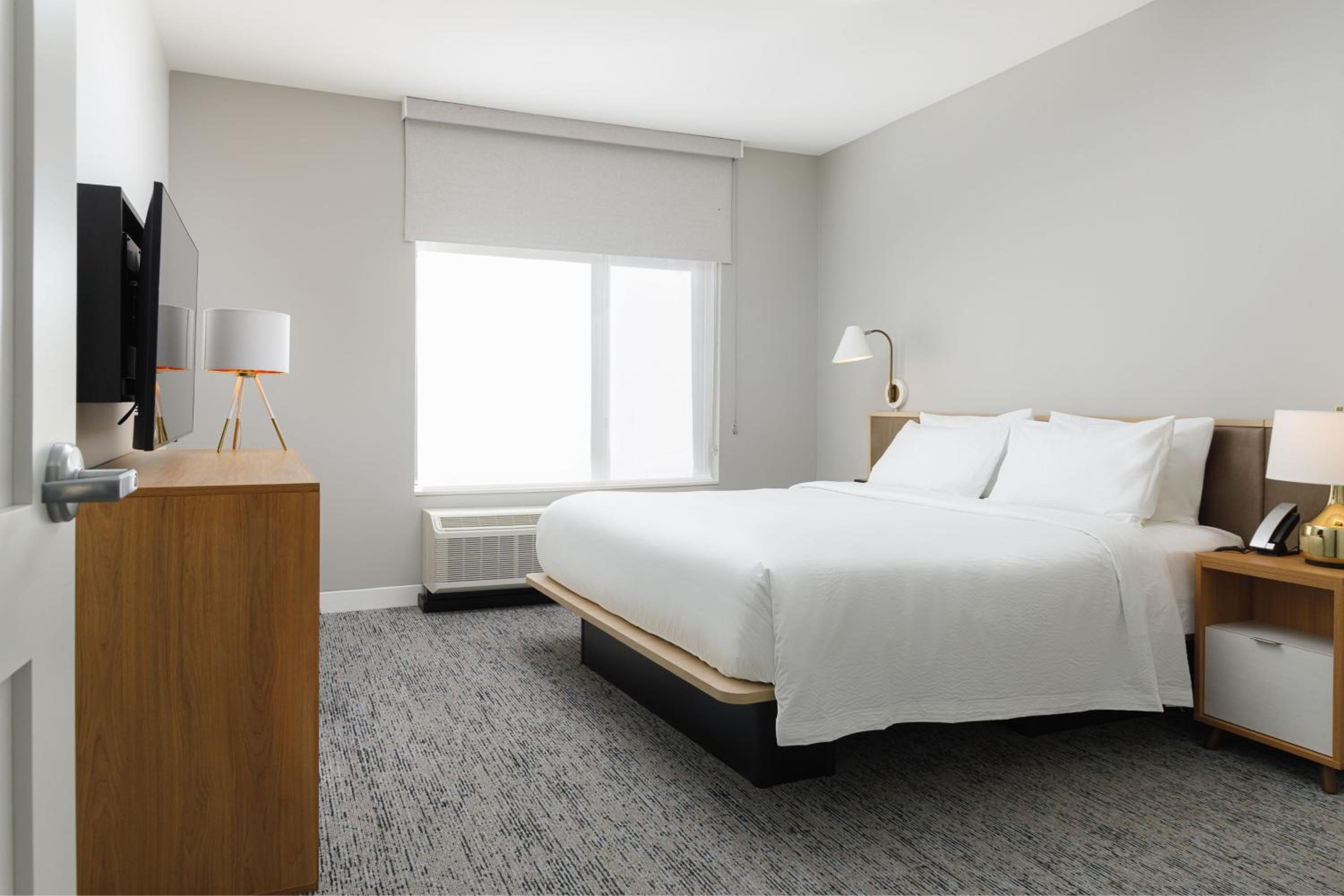 One-Bedroom King Suite with Sofa Bed  - Photo 14