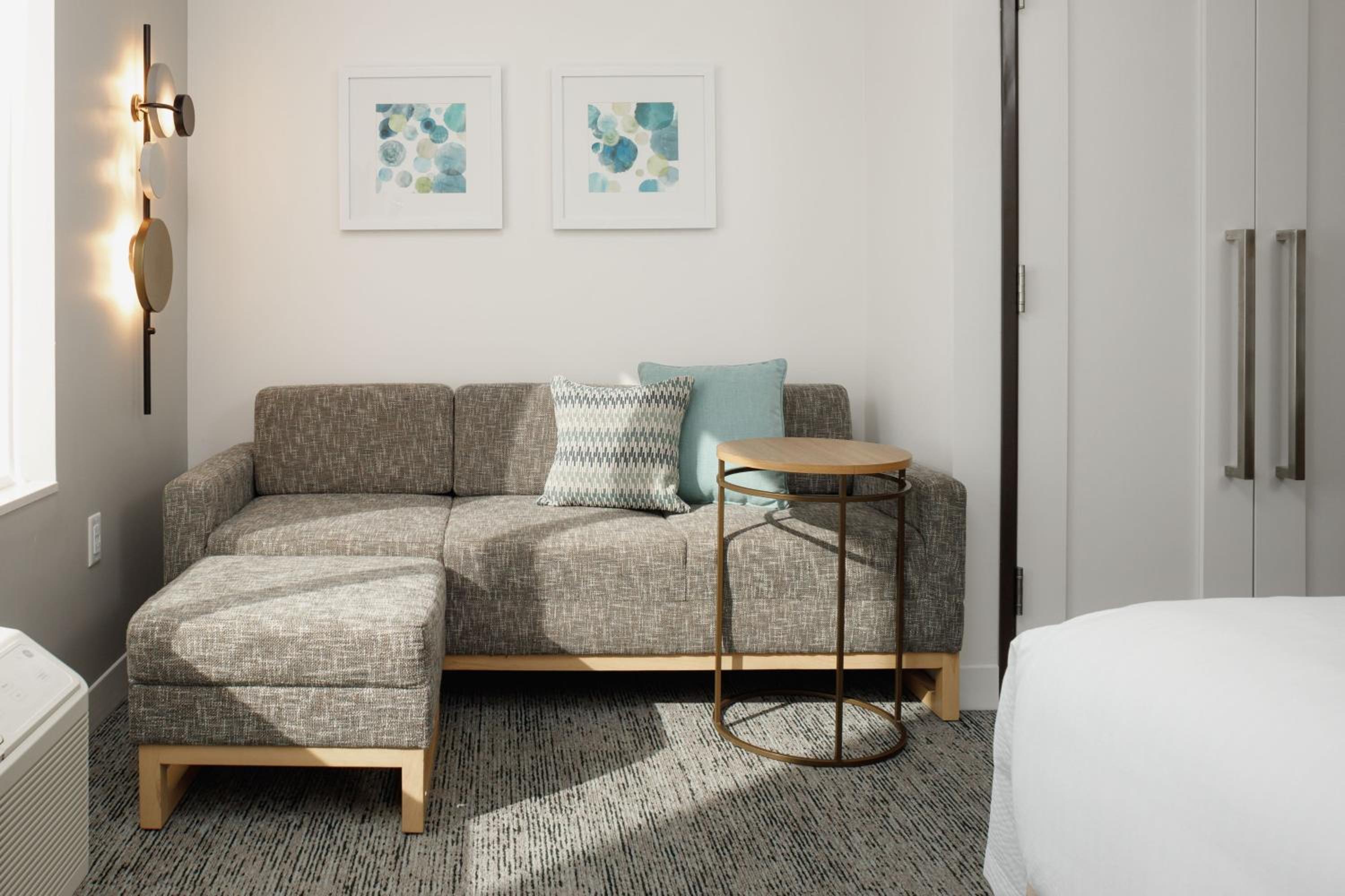 King Studio with Sofa Bed - Photo 2