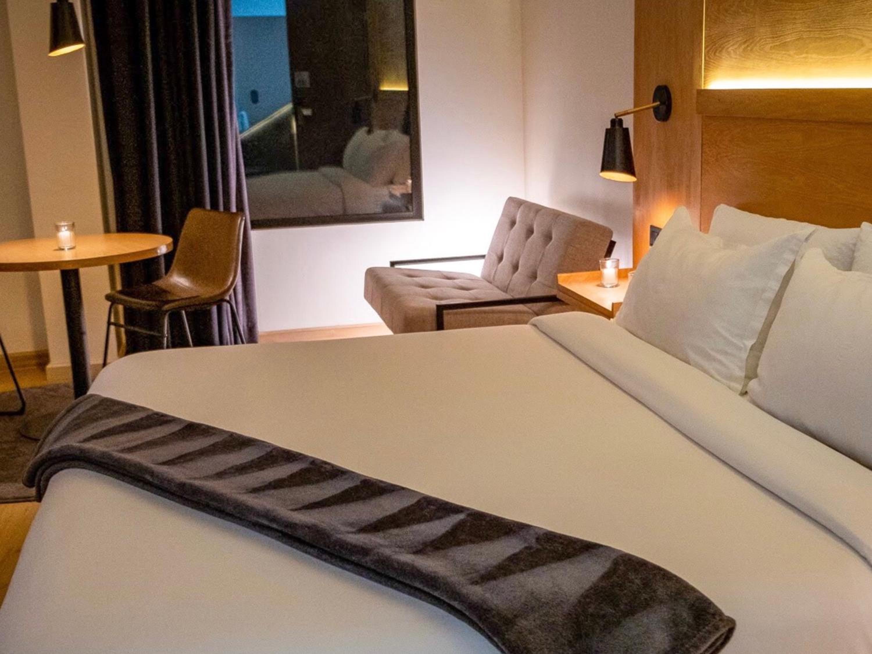 Standard King Room - Photo 5