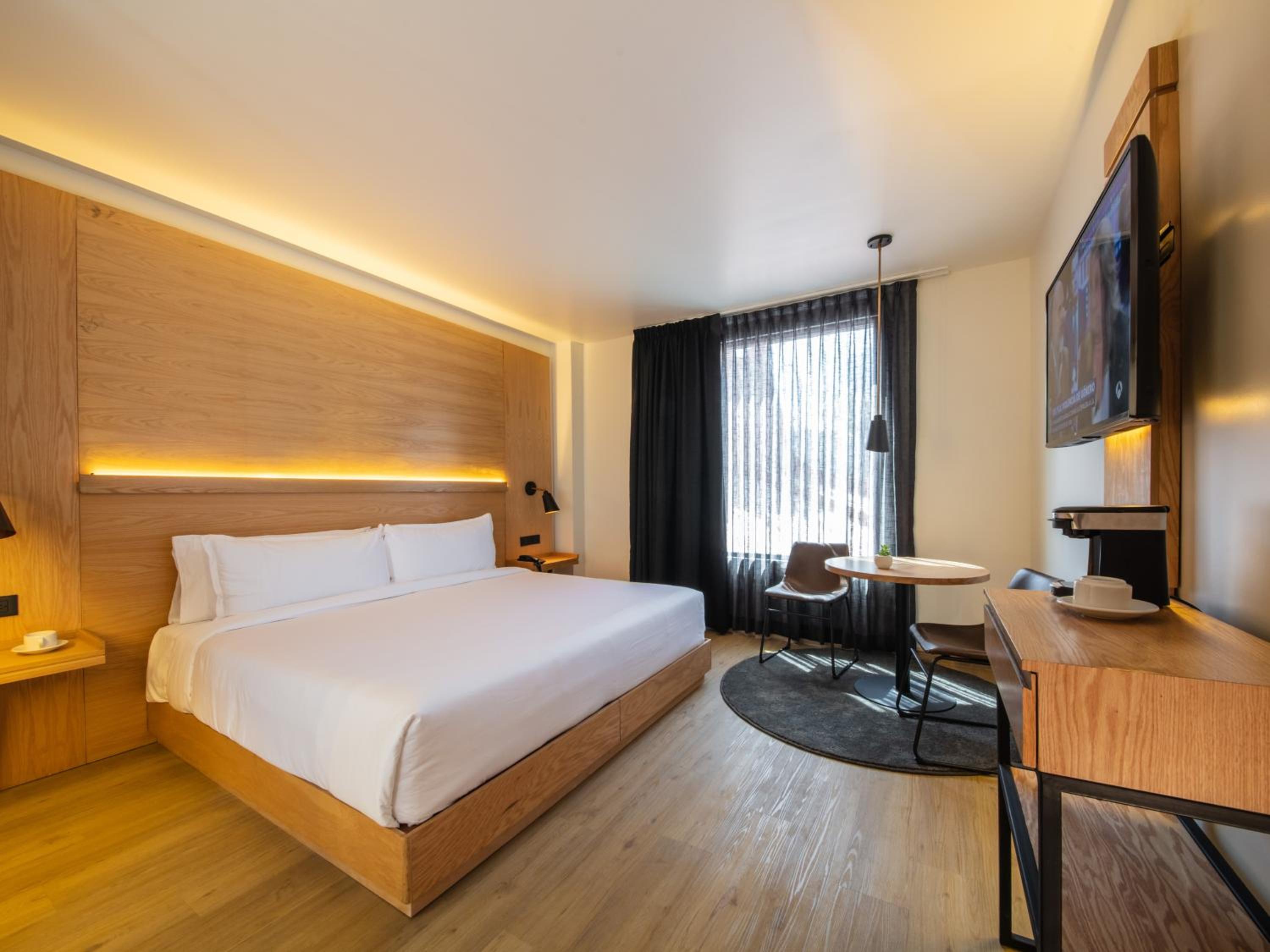 Standard King Room - Photo 3