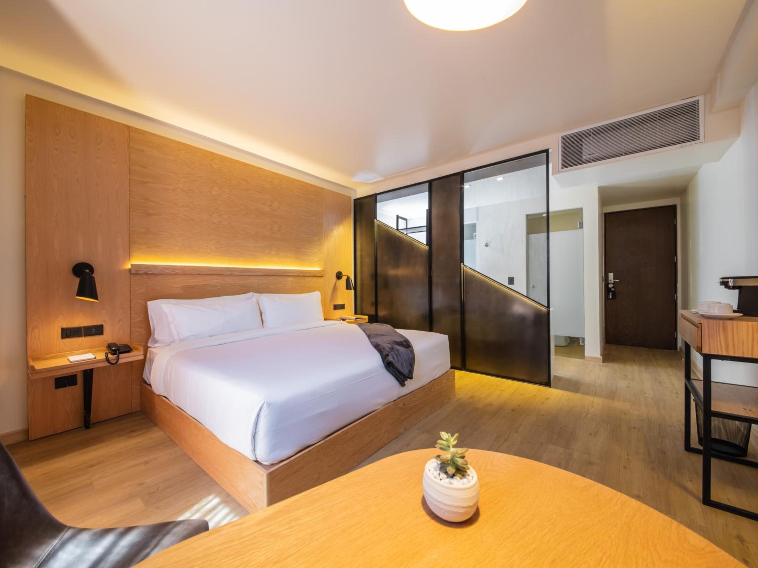 Standard King Room - Photo 1