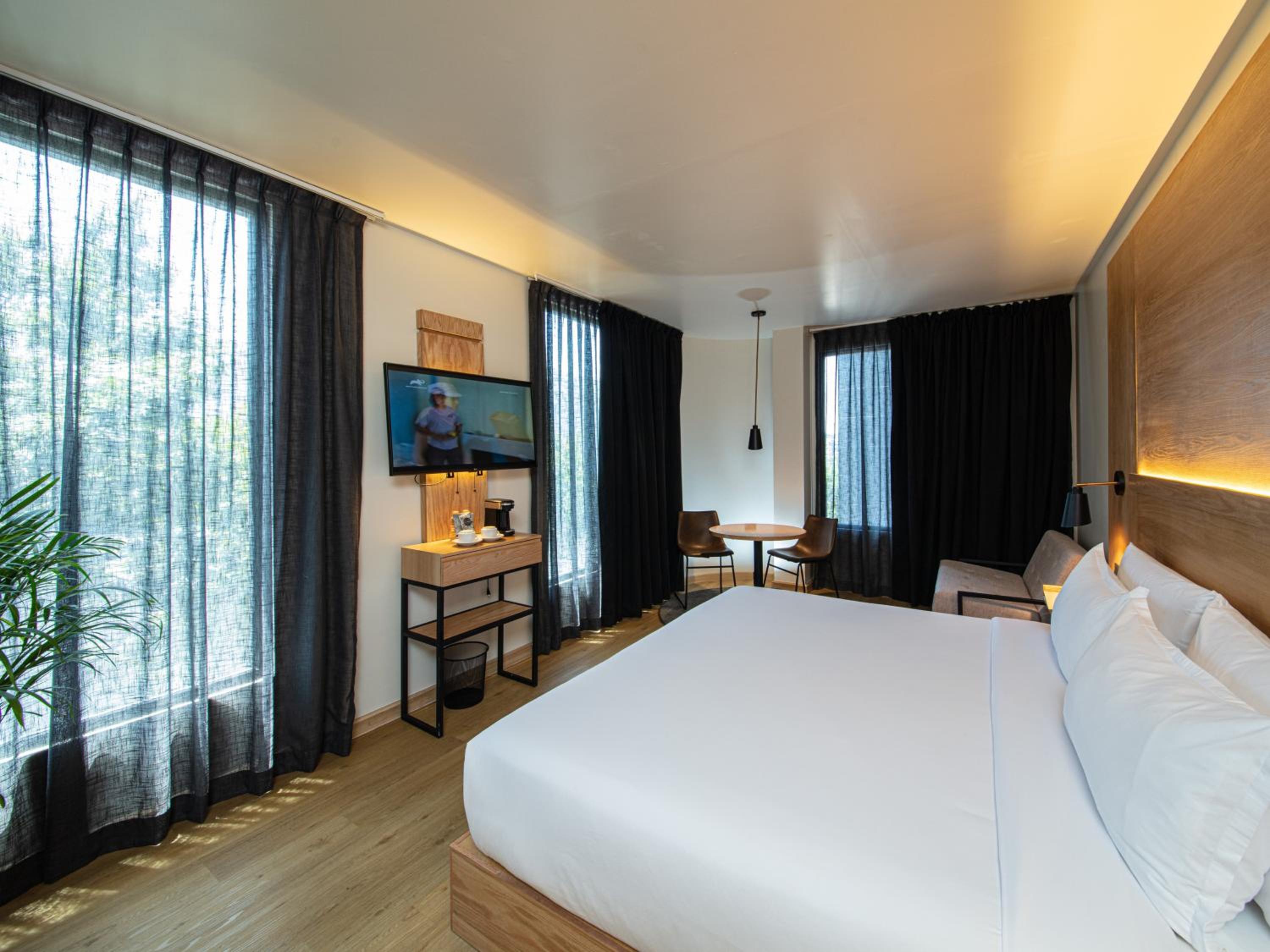 Standard King Room - Photo 2