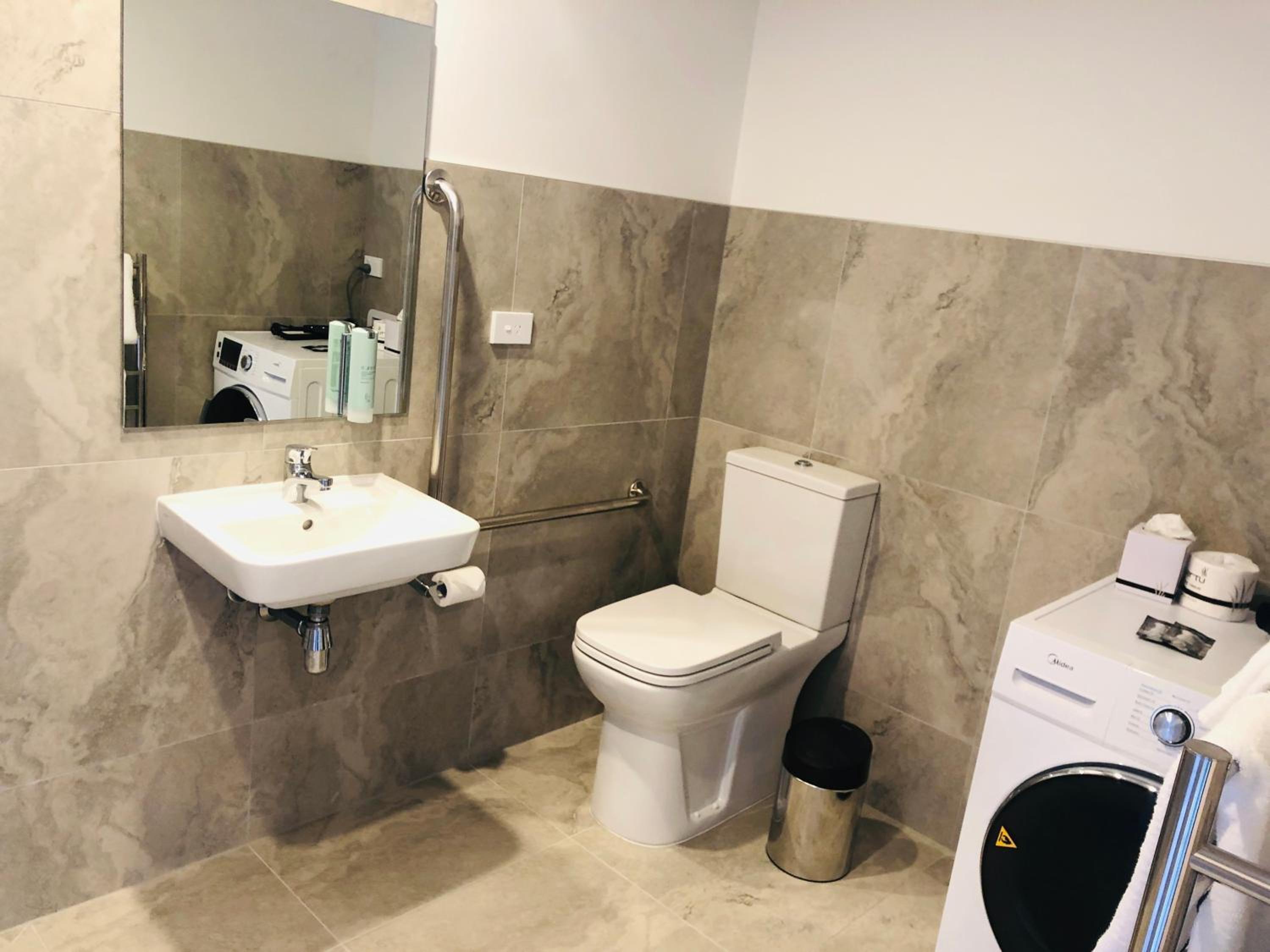 One-Bedroom Accessible Apartment - Lake View - Photo 13