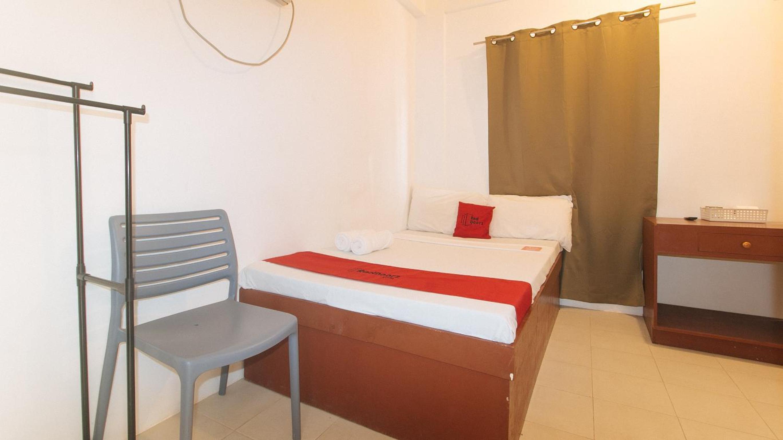Standard Double Room - Photo 13