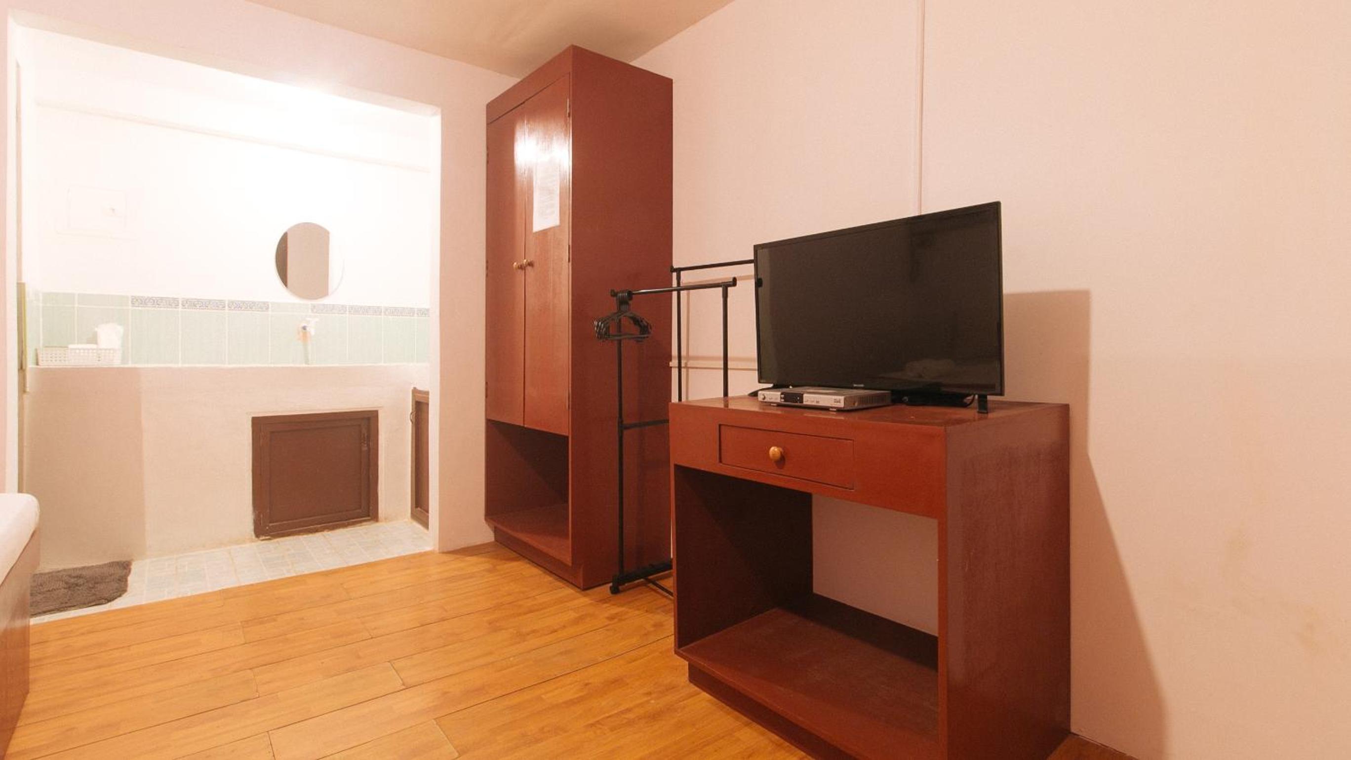 Family Room - Photo 8