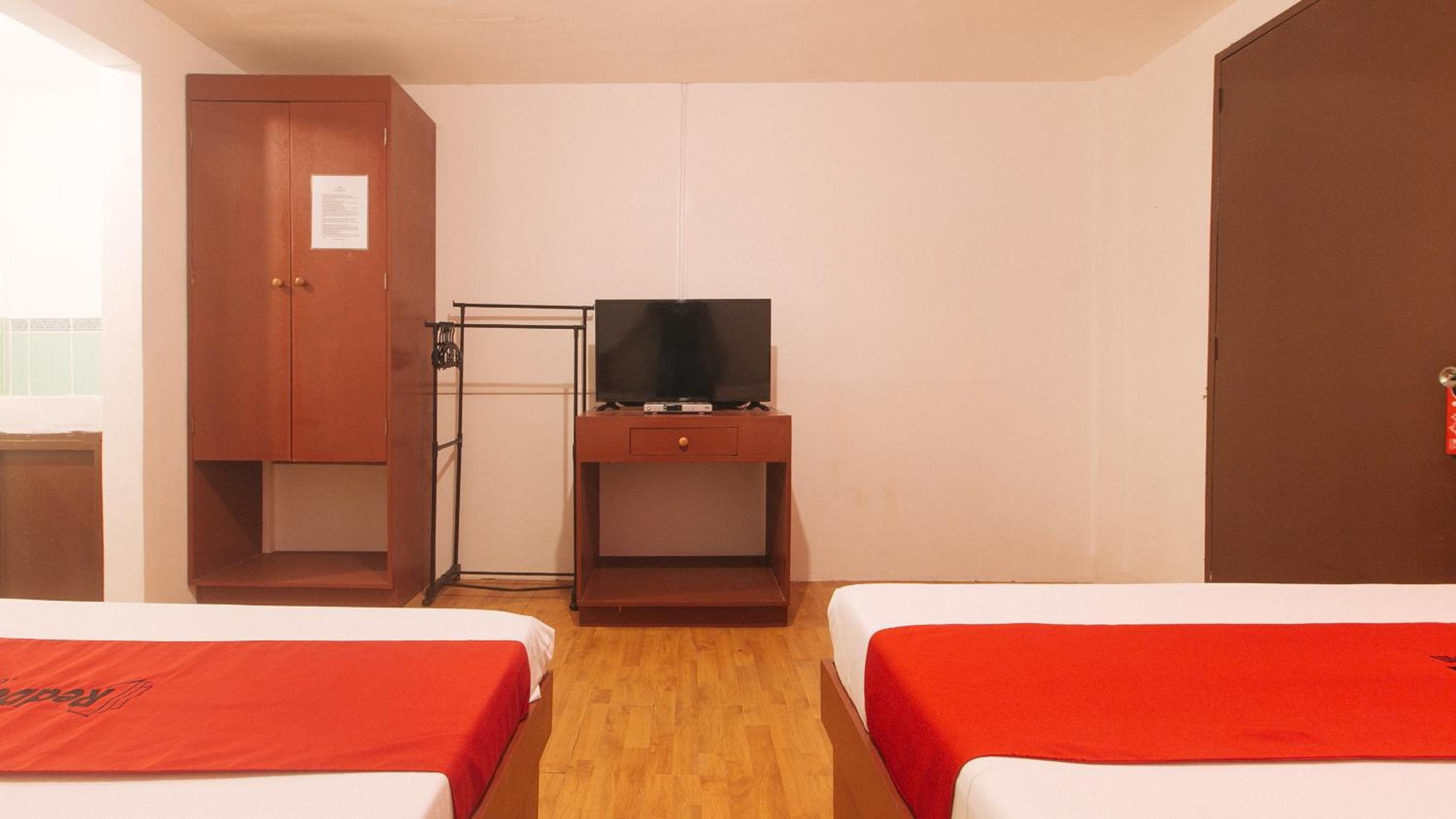 Family Room - Photo 7