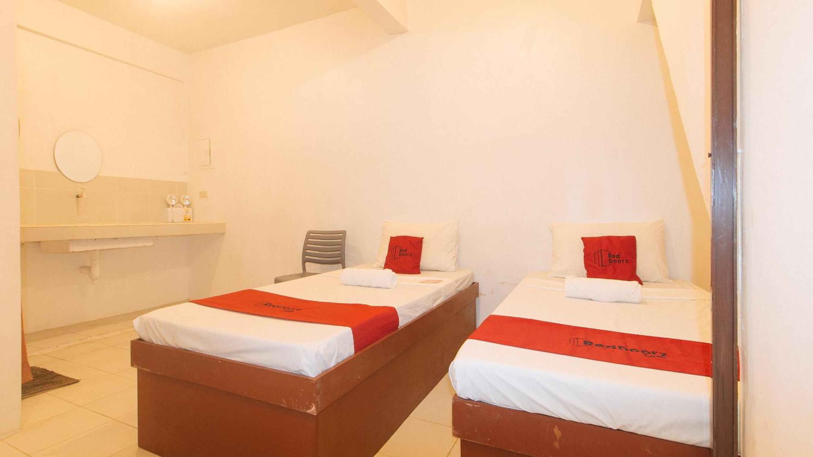 Twin Room - Photo 6