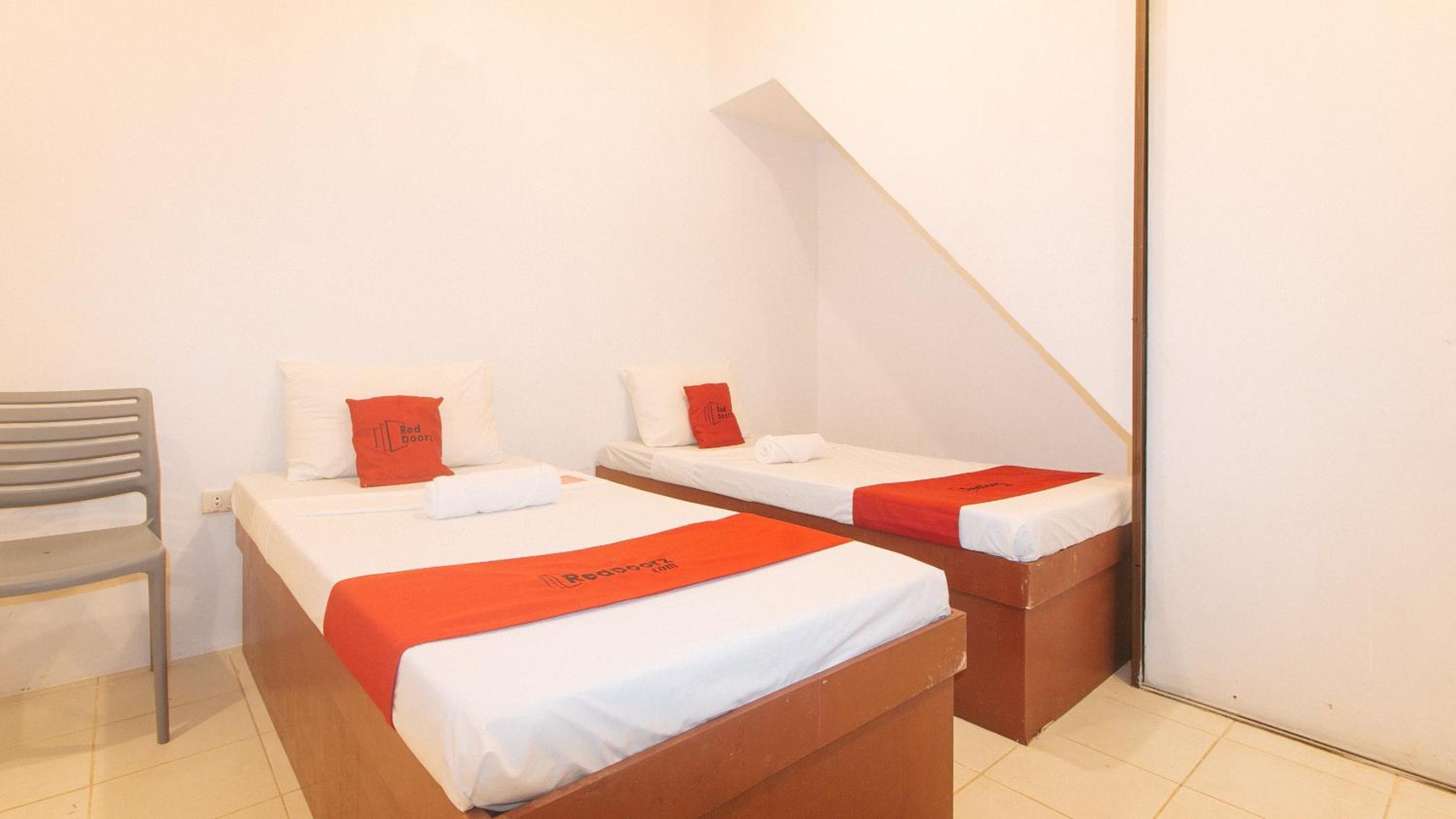 Twin Room - Photo 3