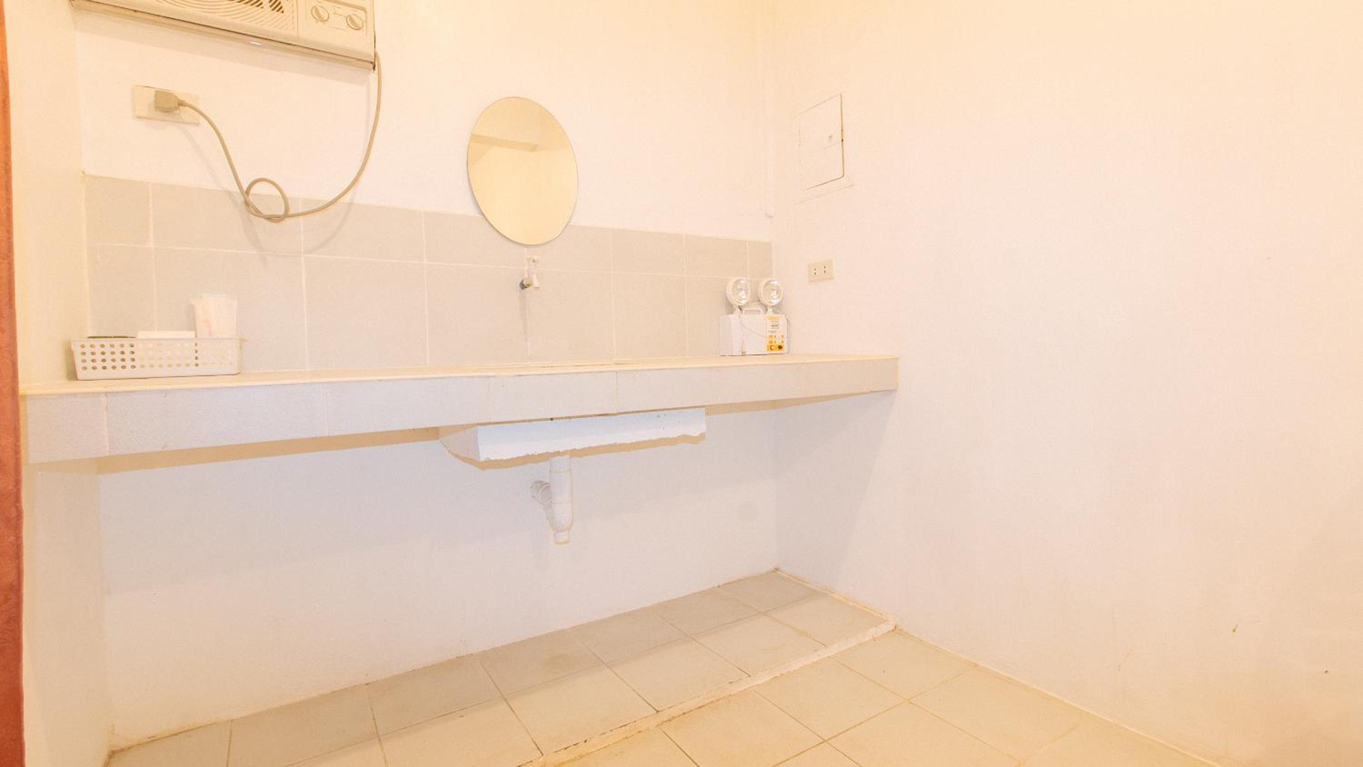 Twin Room - Photo 7