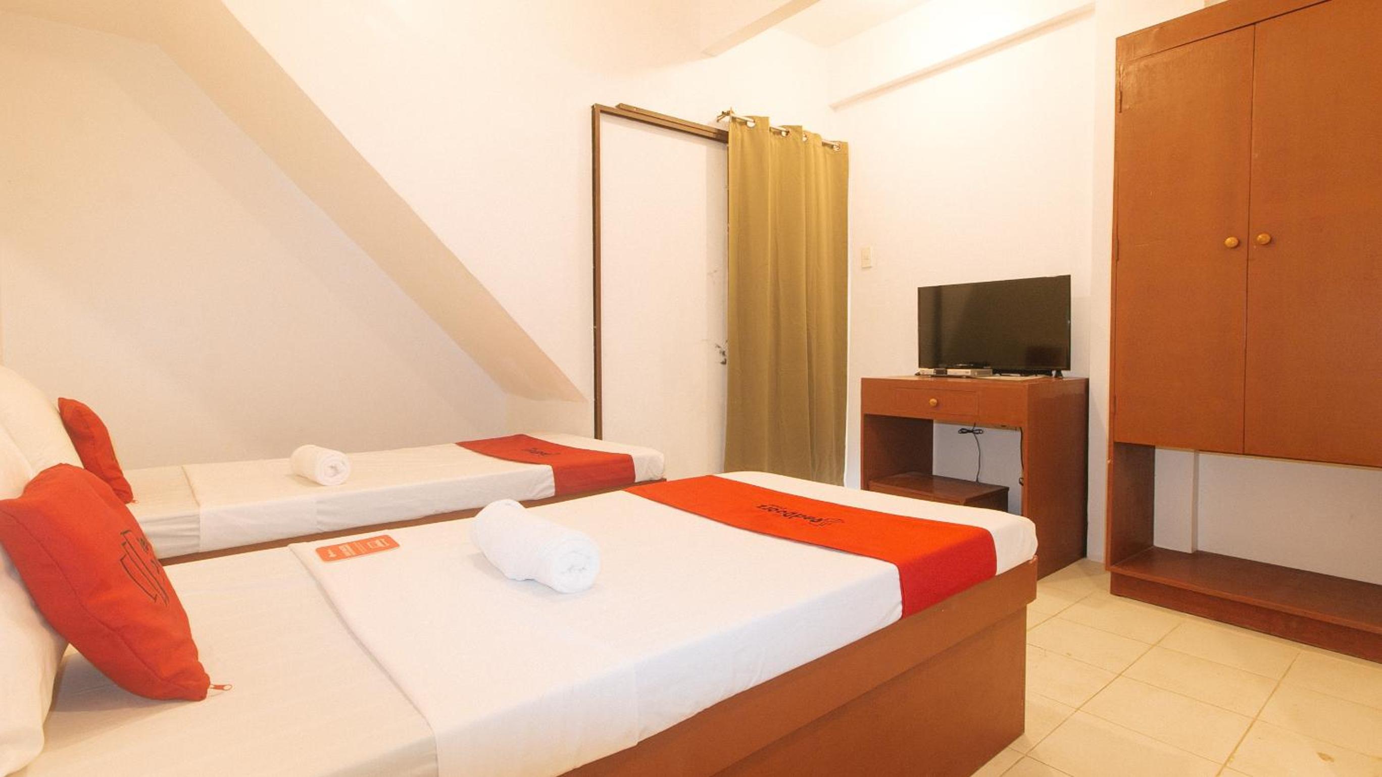 Twin Room - Photo 2