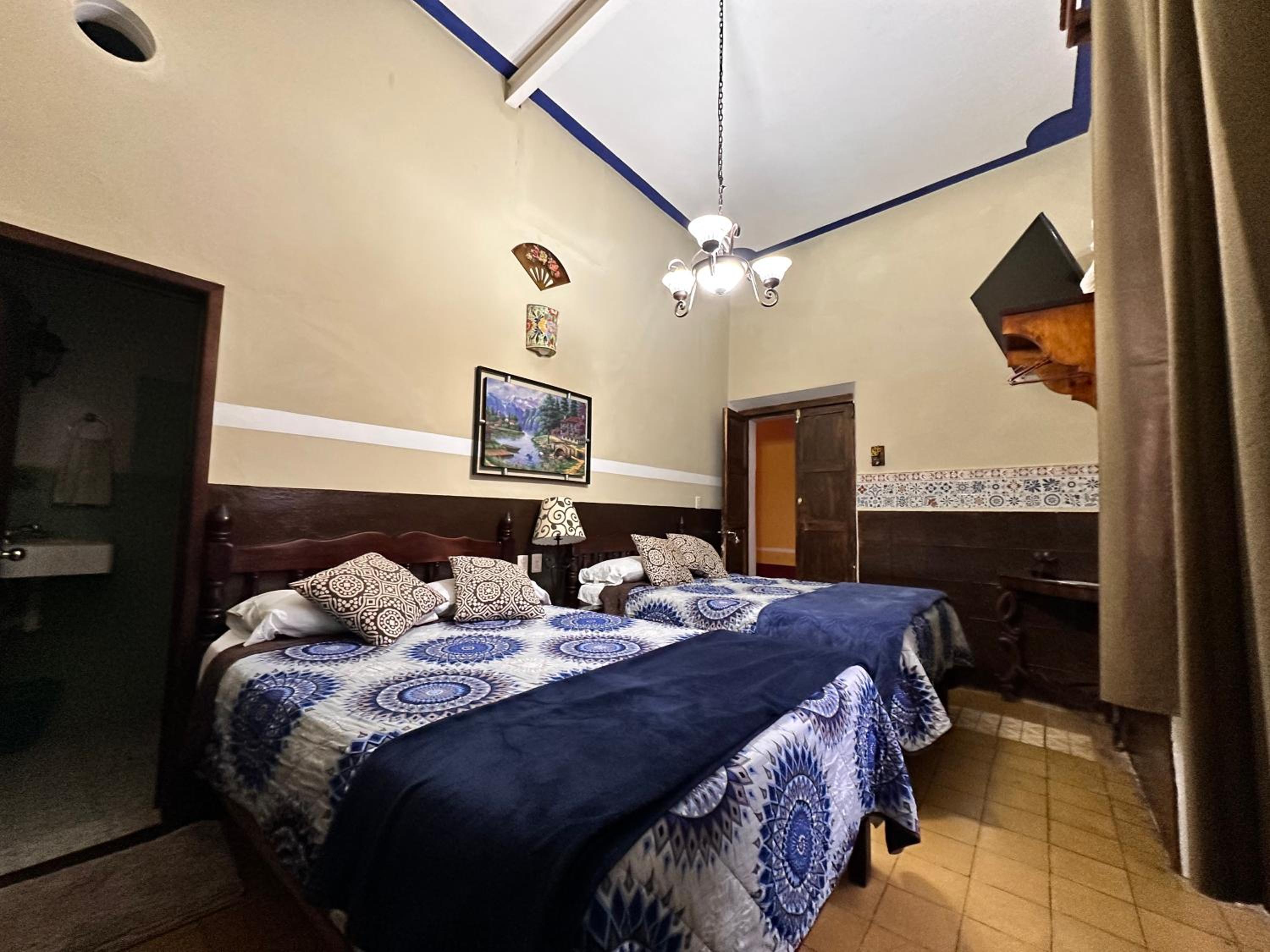 Double Room with Two Double Beds - Photo 11