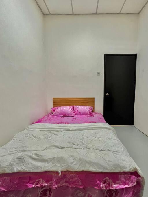 Three-Bedroom House photo 3
