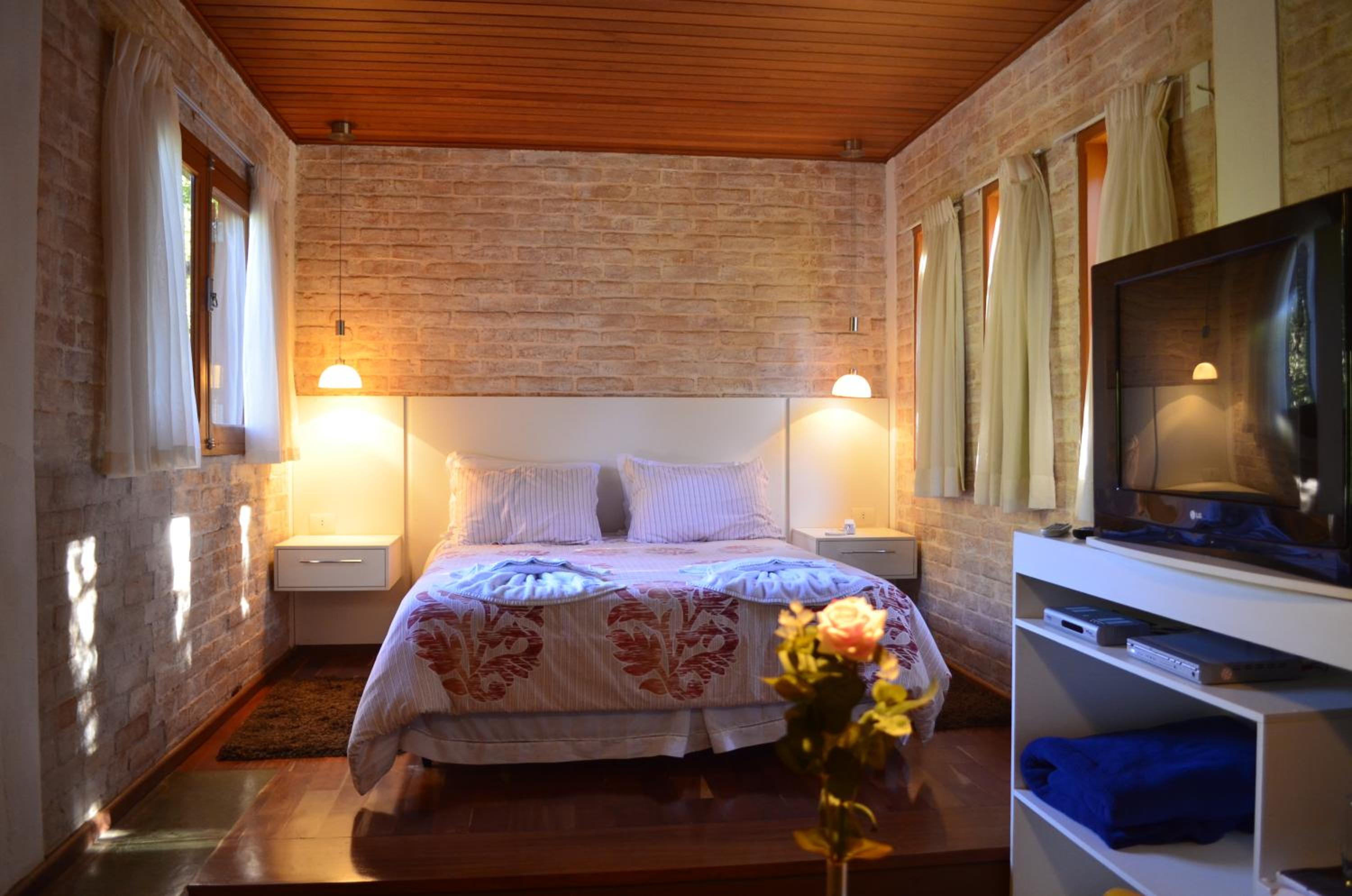 Queen Suite with Spa Bath photo 2