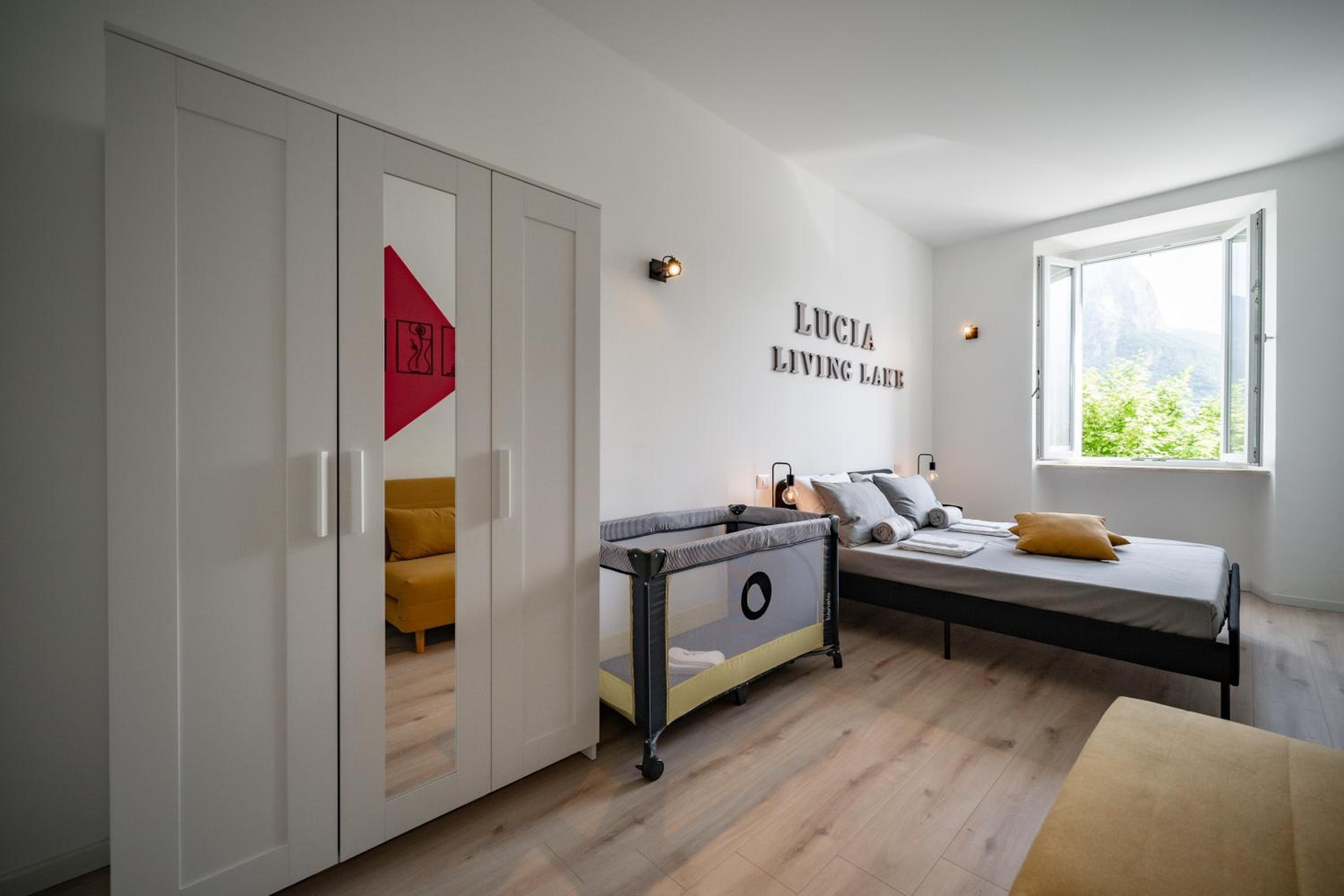 Deluxe One-Bedroom Apartment