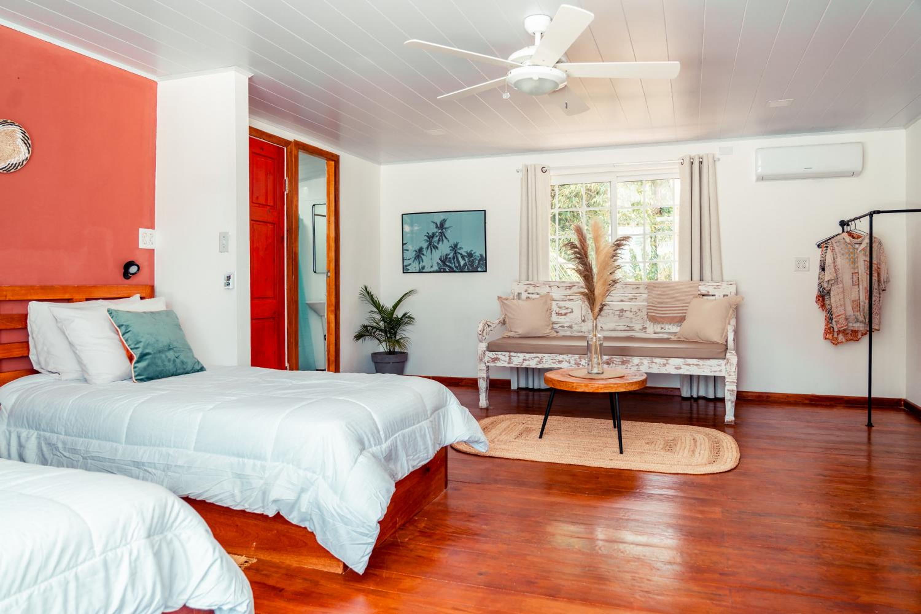 Deluxe One-Bedroom Apartment with Ocean View