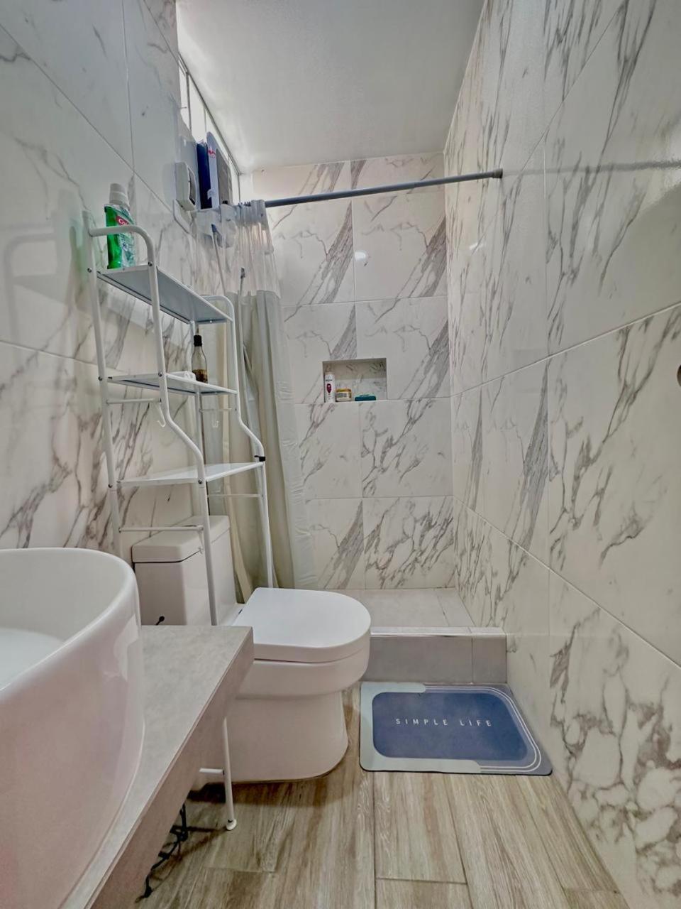 Family Room with Private Bathroom photo 3