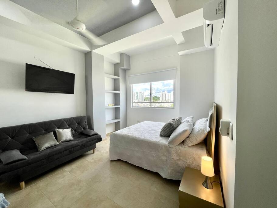 One-Bedroom Apartment photo 1