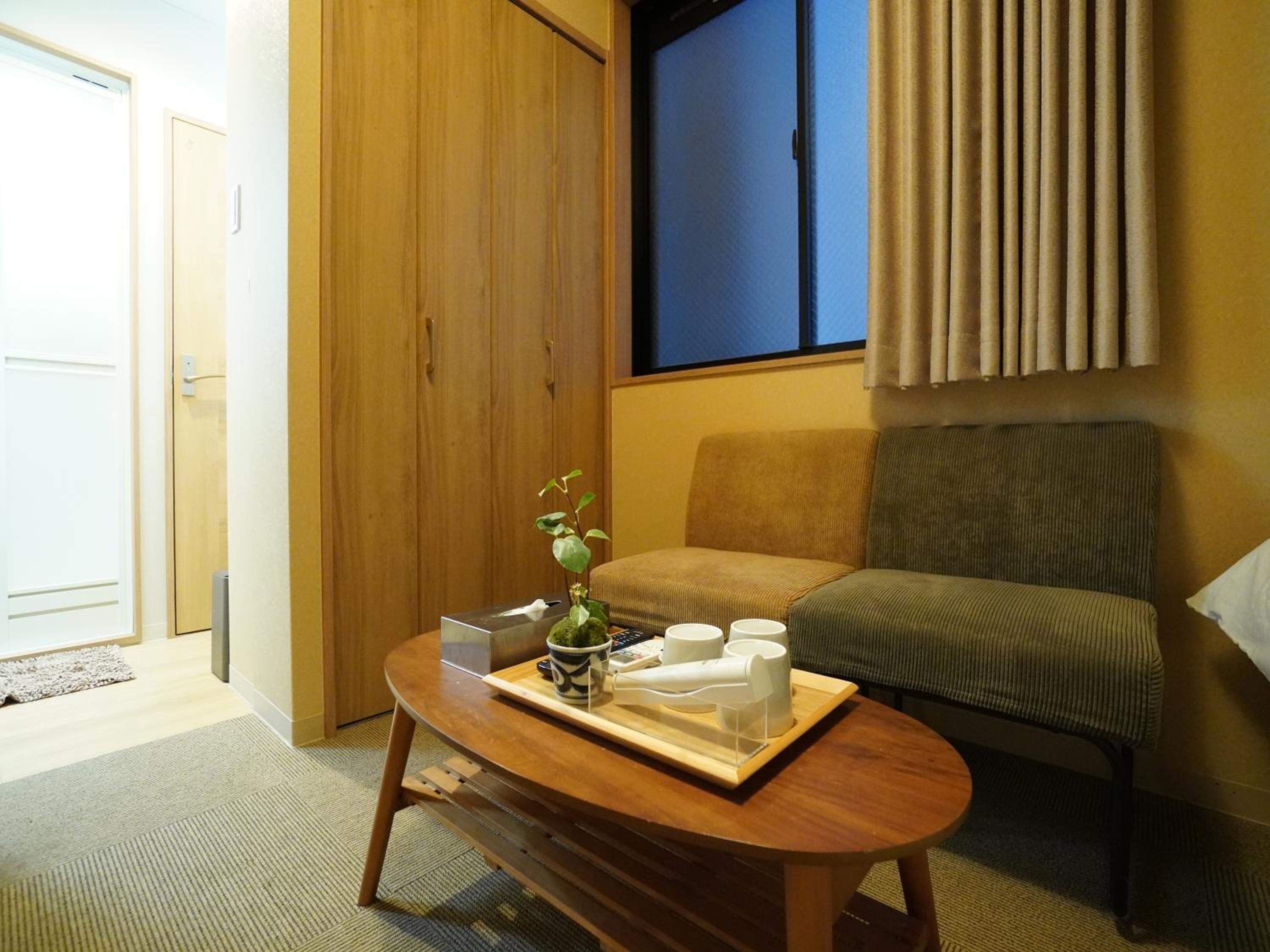 Standard Queen Room - Photo 8