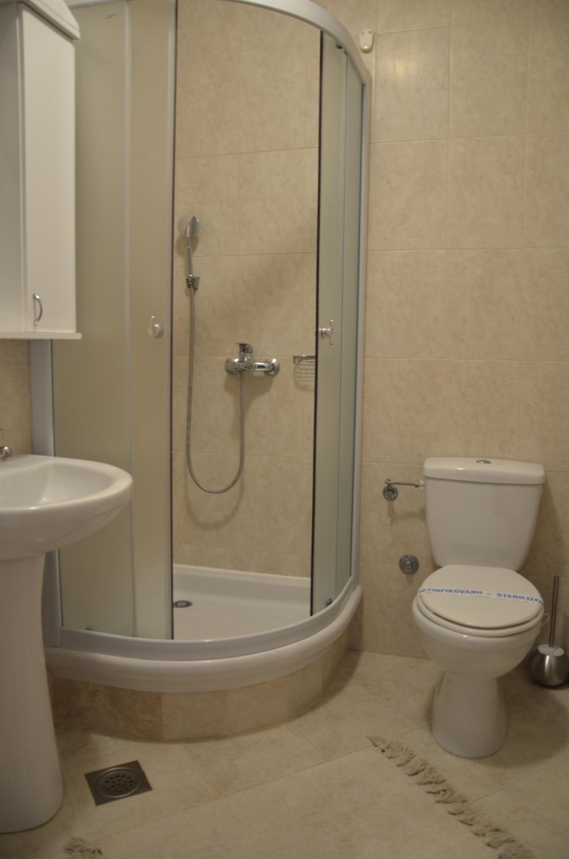 Triple room ( double bed + single bed ) - Photo 5