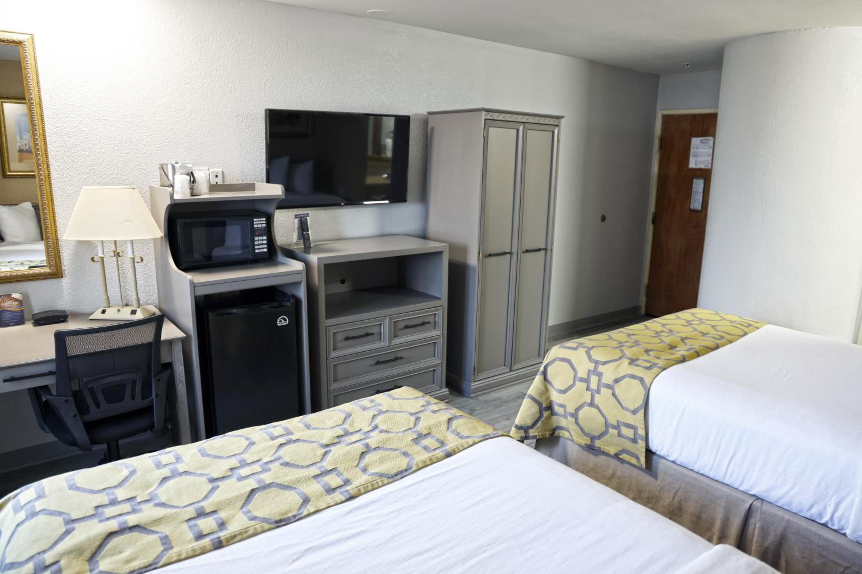 Double Room with Two Double Beds - Non-Smoking - Photo 5