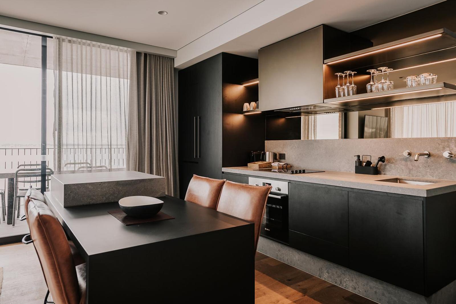 Two-Bedroom Apartment with Lake View - Photo 3