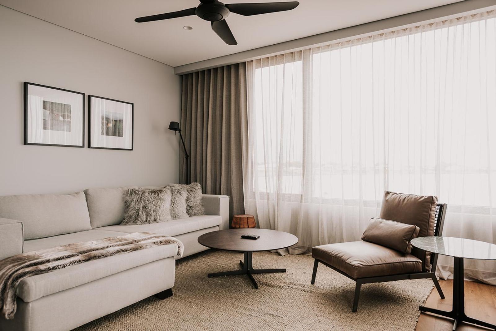 Two-Bedroom Apartment with Lake View - Photo 2