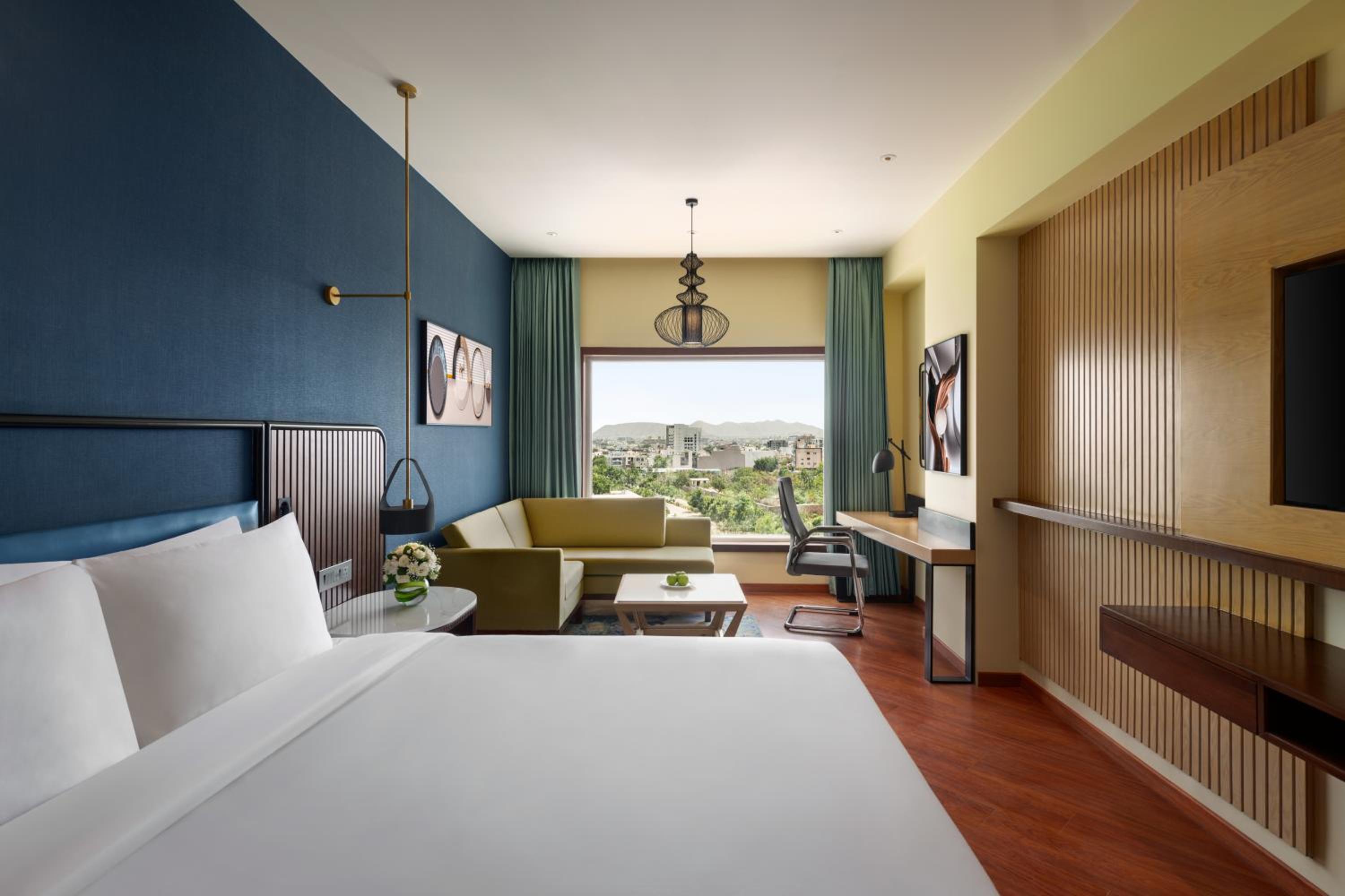 Deluxe King Room - Photo 5