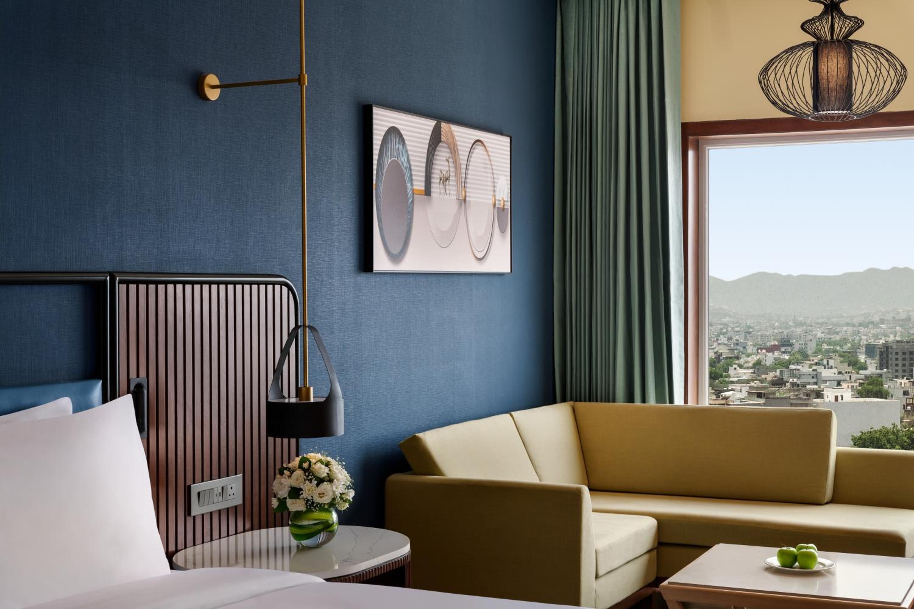 Deluxe King Room - Photo 4