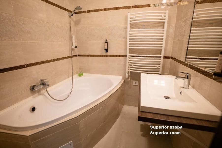 Superior King Room photo 3