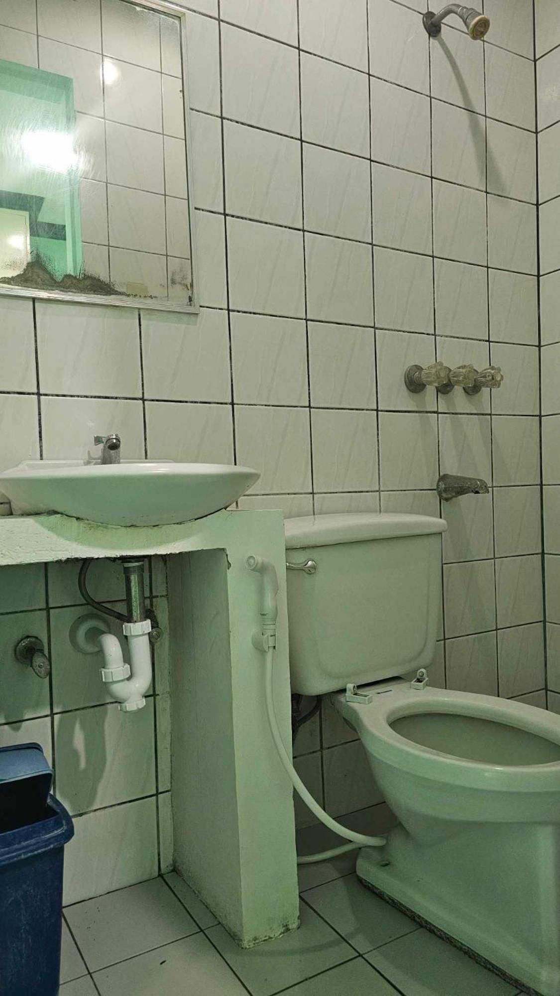 Twin Room with Private Bathroom - Photo 4
