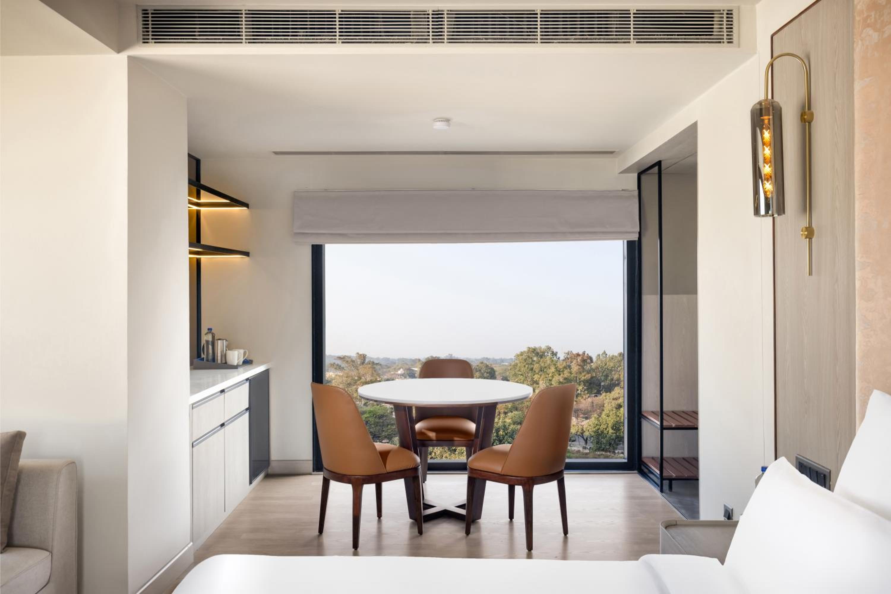 Superior Suite with One Double Bed and Balcony photo 3