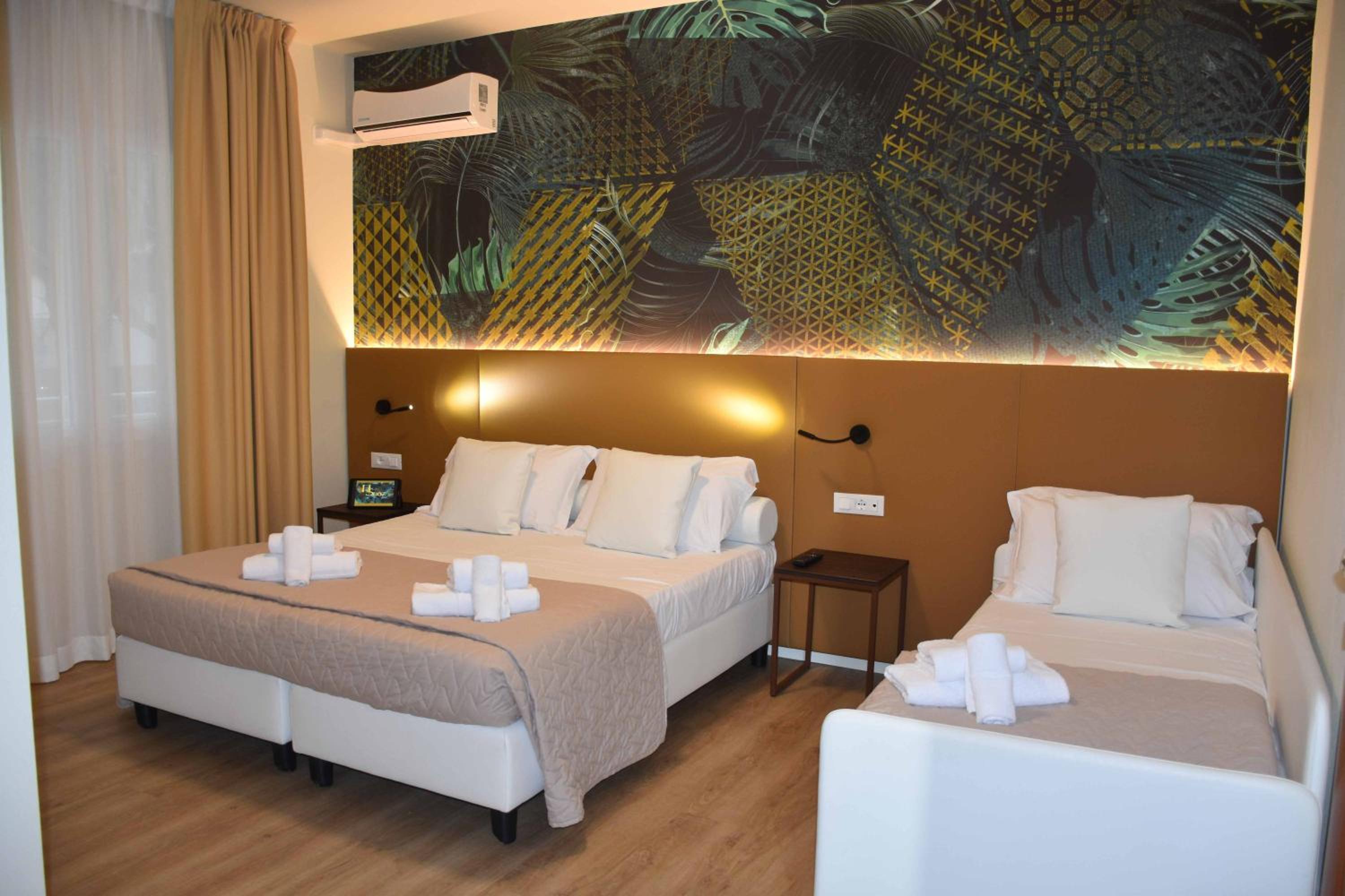 Quadruple Room with Balcony photo 3