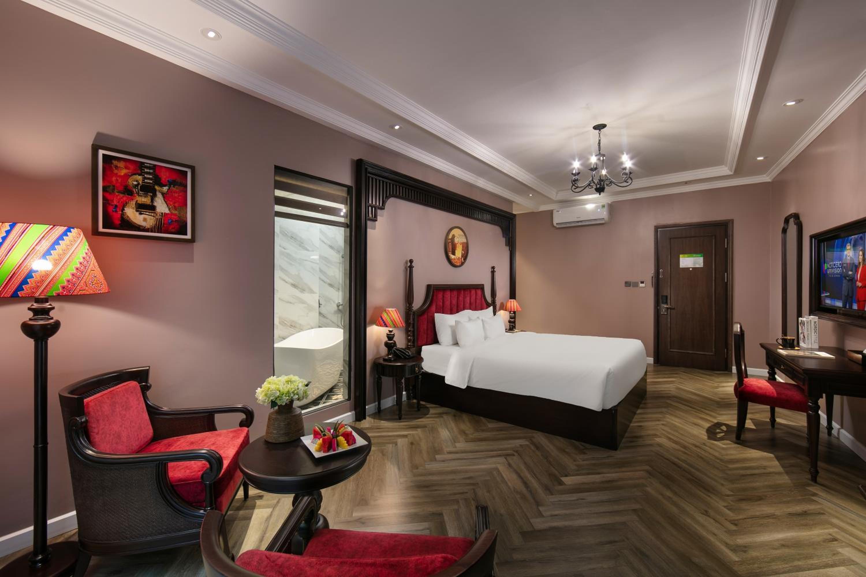 Premium Suite - Photo 2