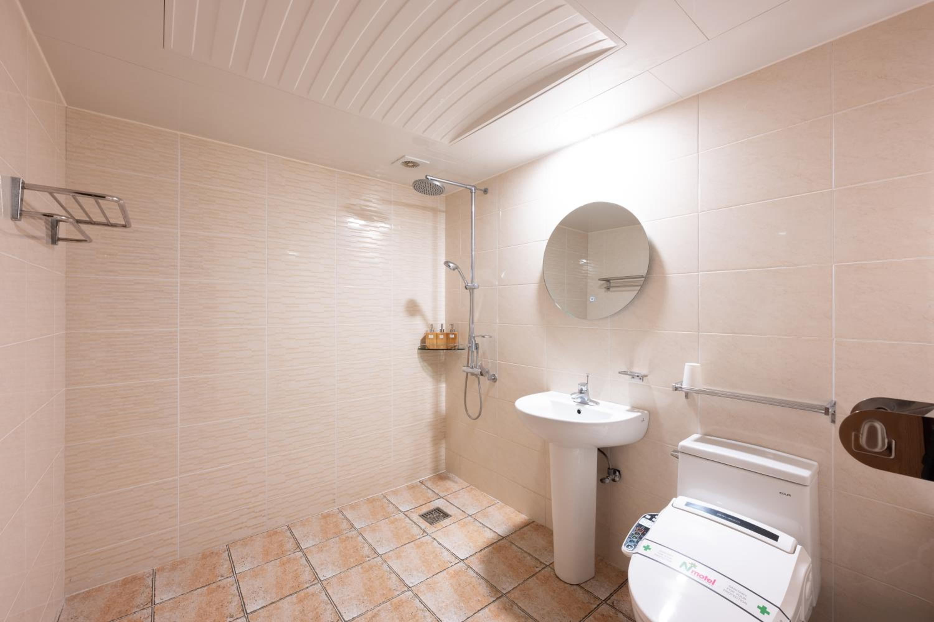 Triple Room with Private Bathroom - Photo 4