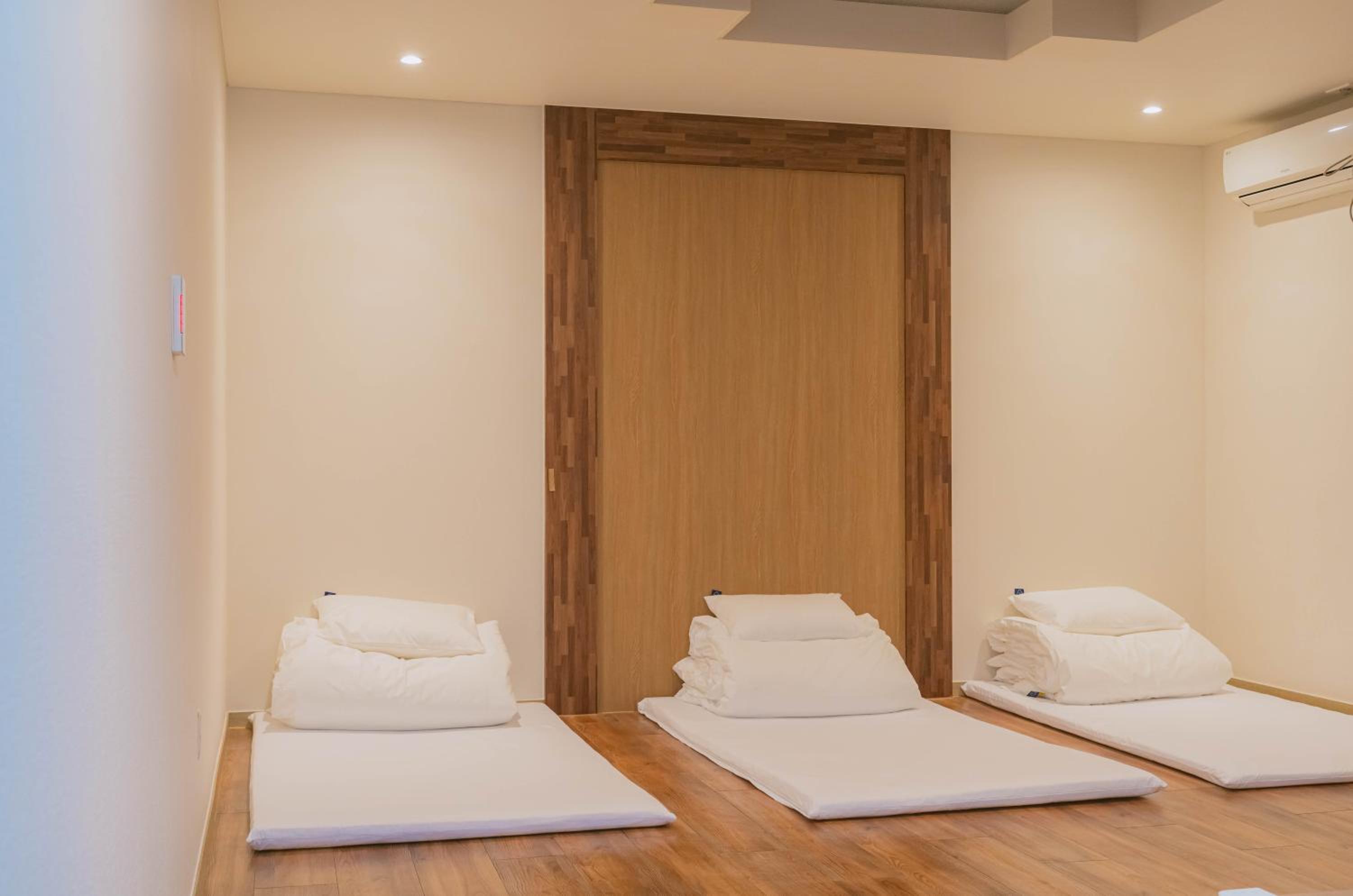 Triple Room with Private Bathroom - Photo 1
